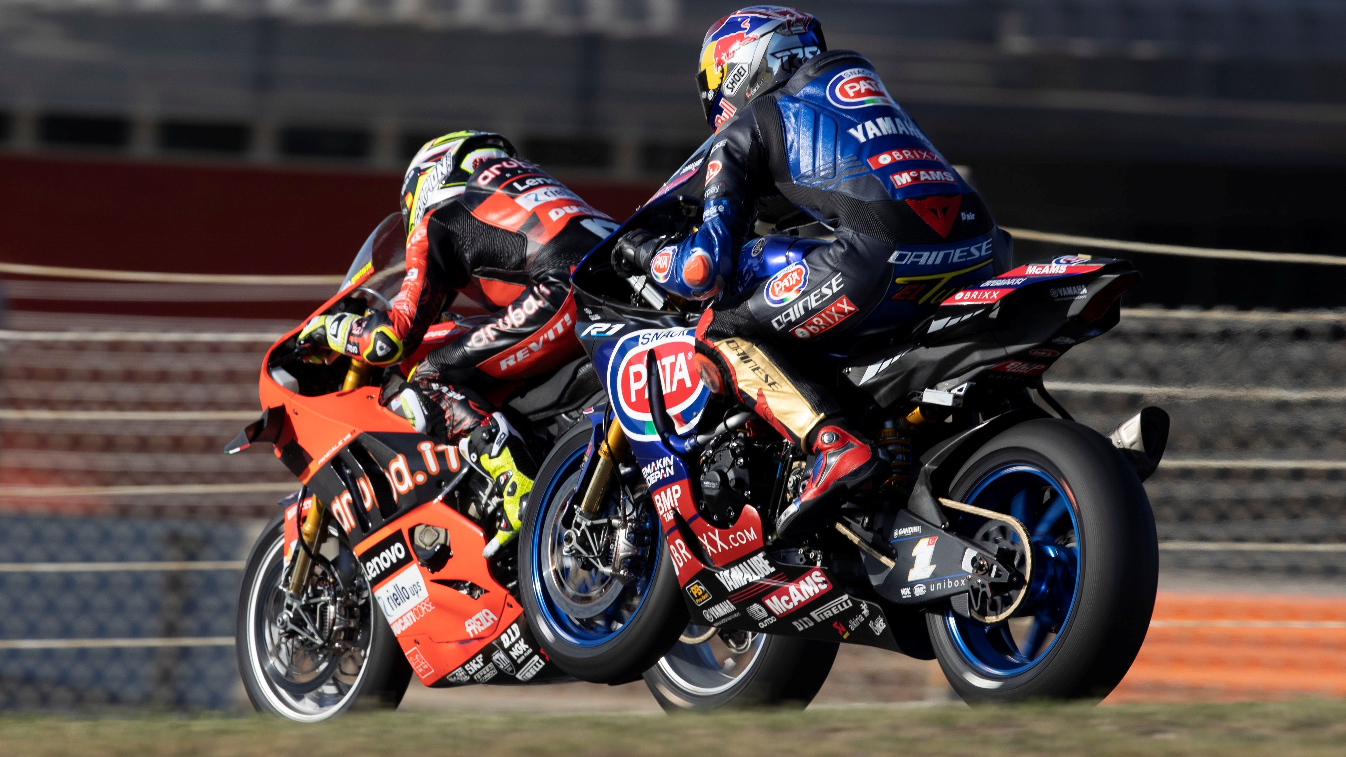 Álvaro Bautista y Toprak Razgatlioglu el año pasado en la carrera de Superbike en Portimao