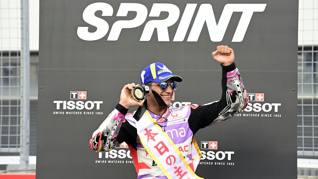 Jorge Martín celebra una nueva victoria en el sprint de Japón.