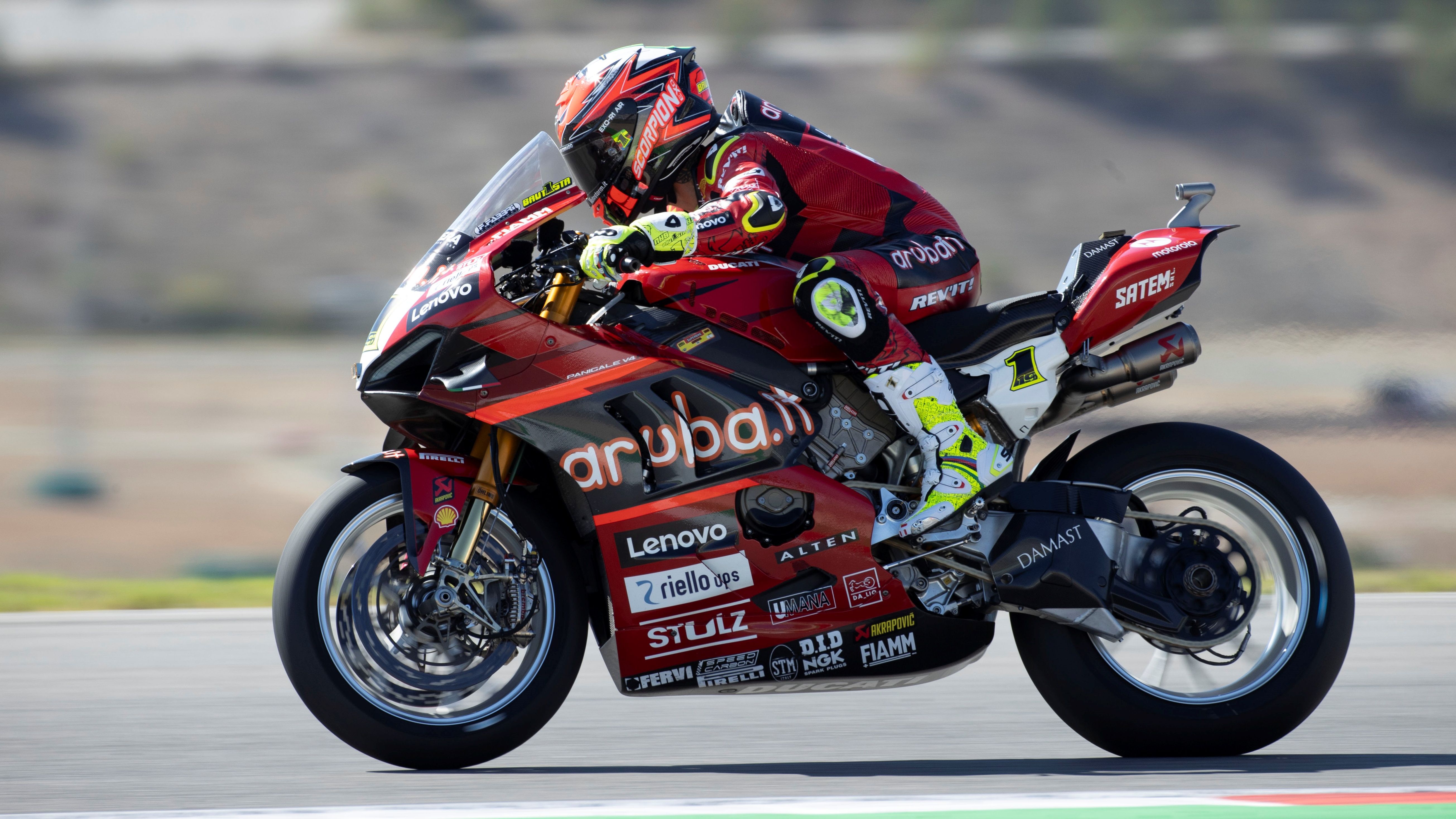 Álvaro Bautista gana en Portimao y Ducati es campeón de constructores