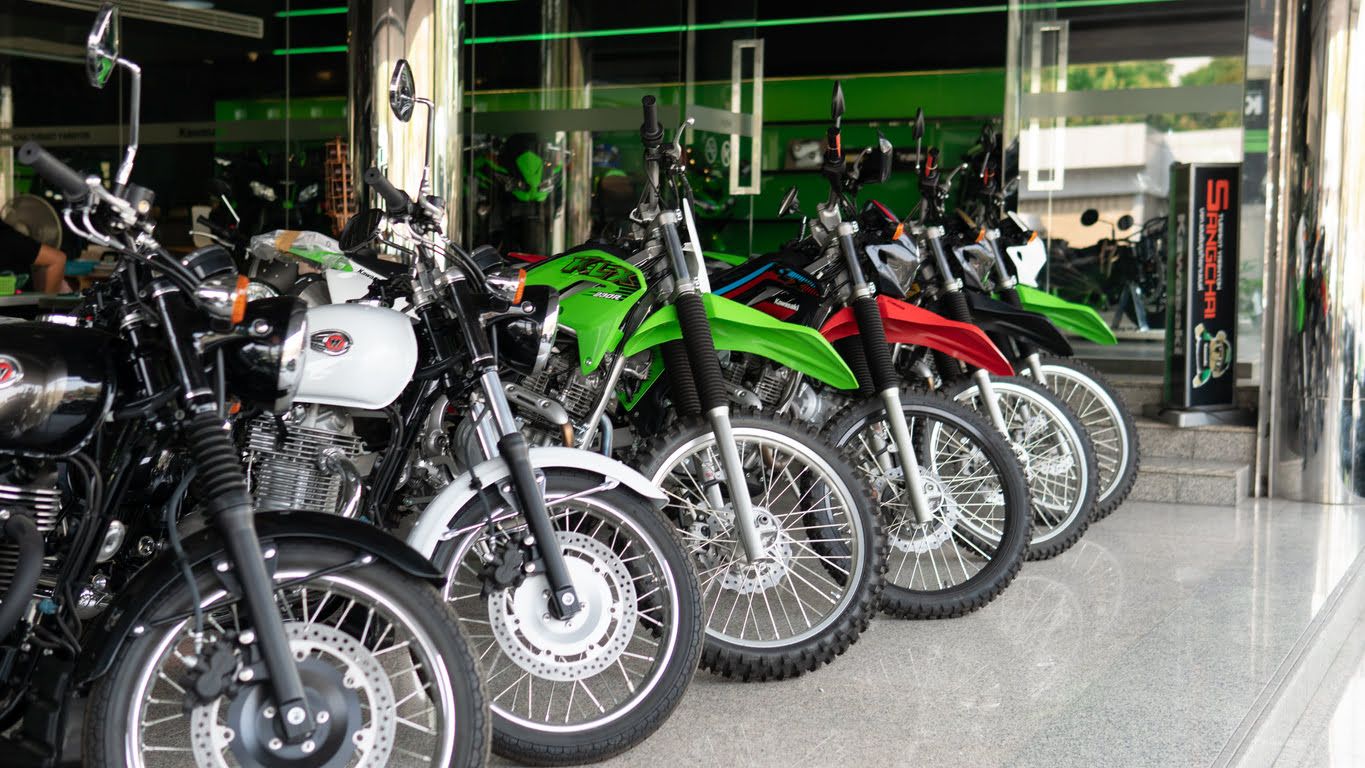 Se puede comprar una moto de segunda mano a nombre de la empresa