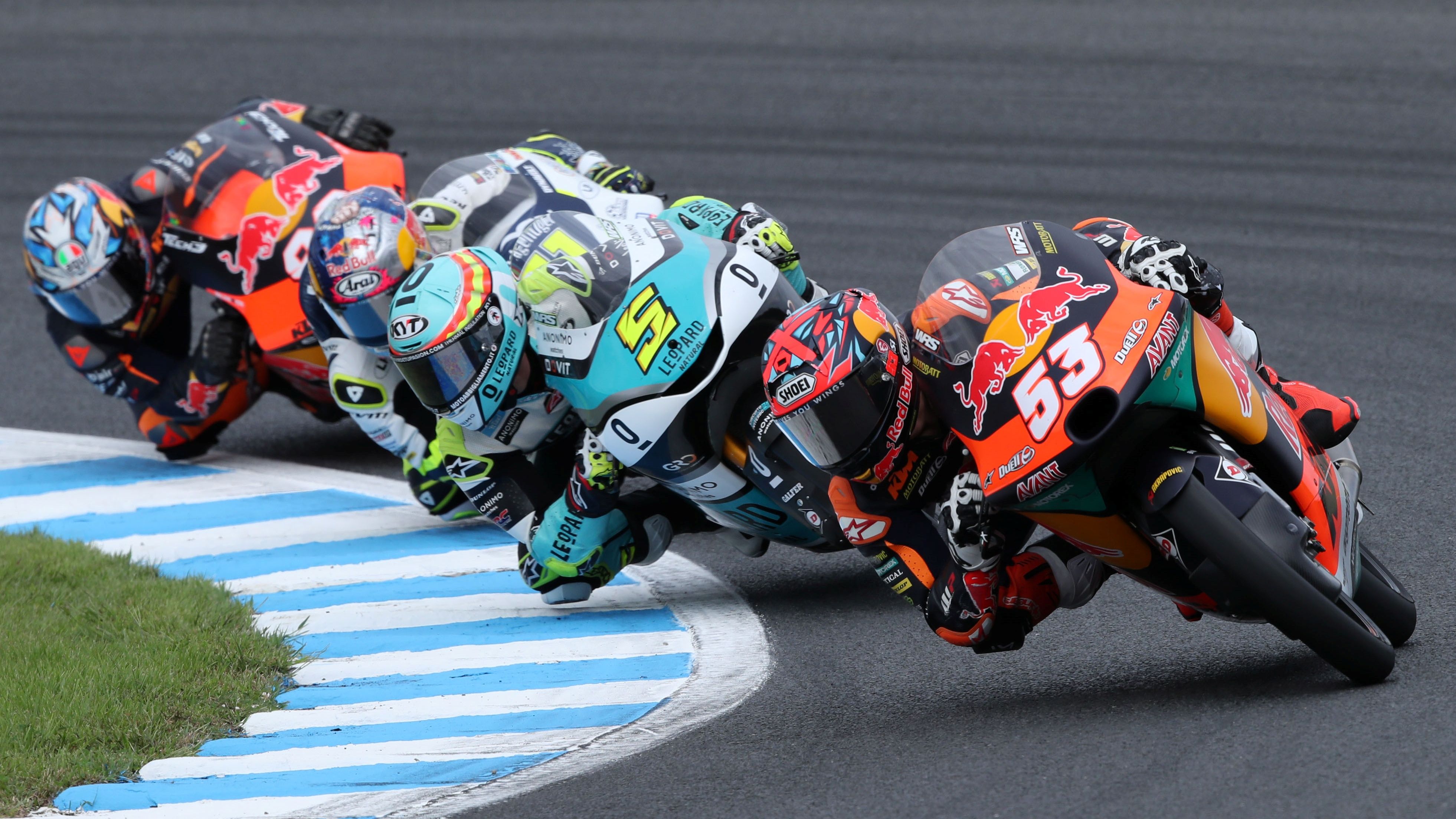 Deniz Oncu seguido por Jaume Masià, Ayumu Sasaki y Dani Holgado, Moto3 Japón 2023