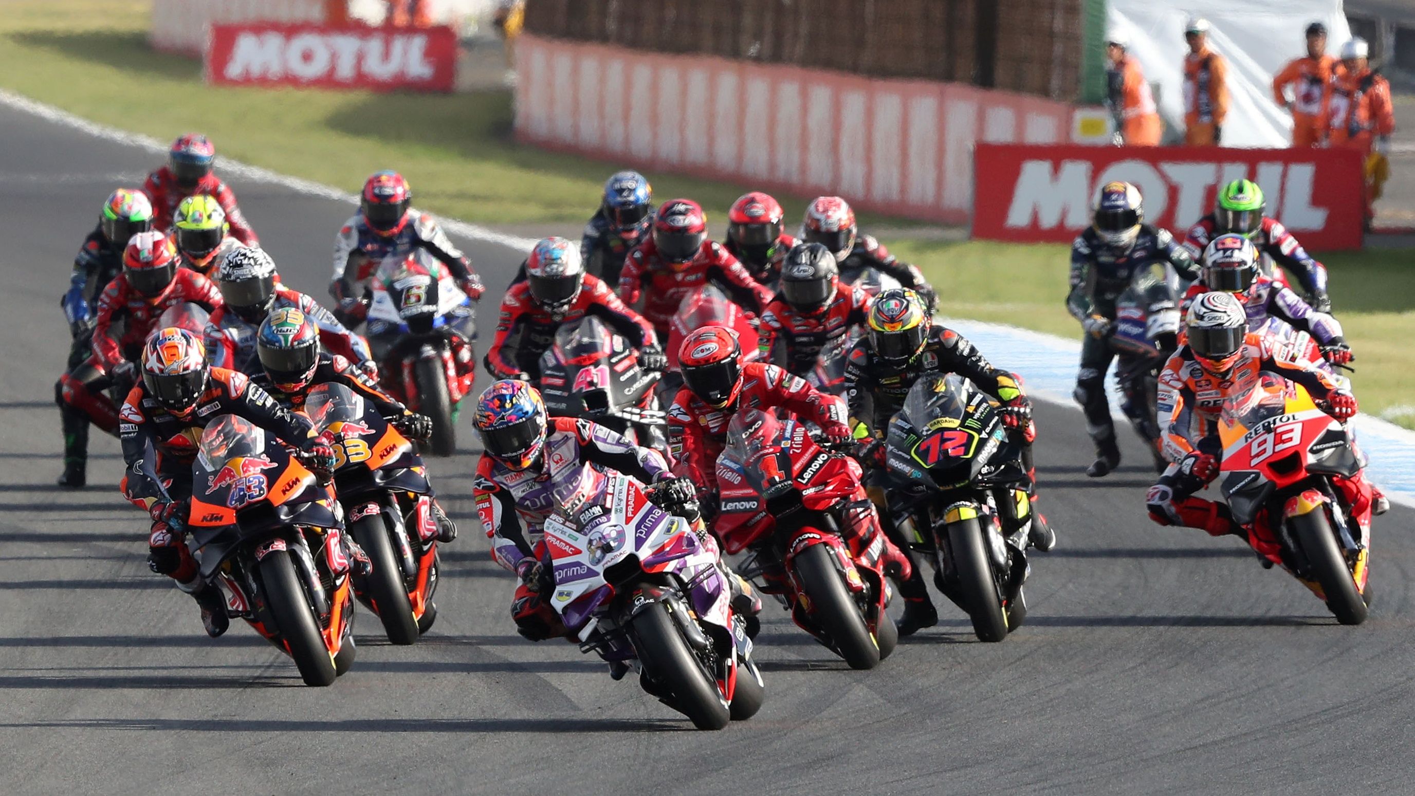 Jorge Martín comanda en la salida ante Jack Miller y Pecco Bagnaia, MotoGP Japón 2023