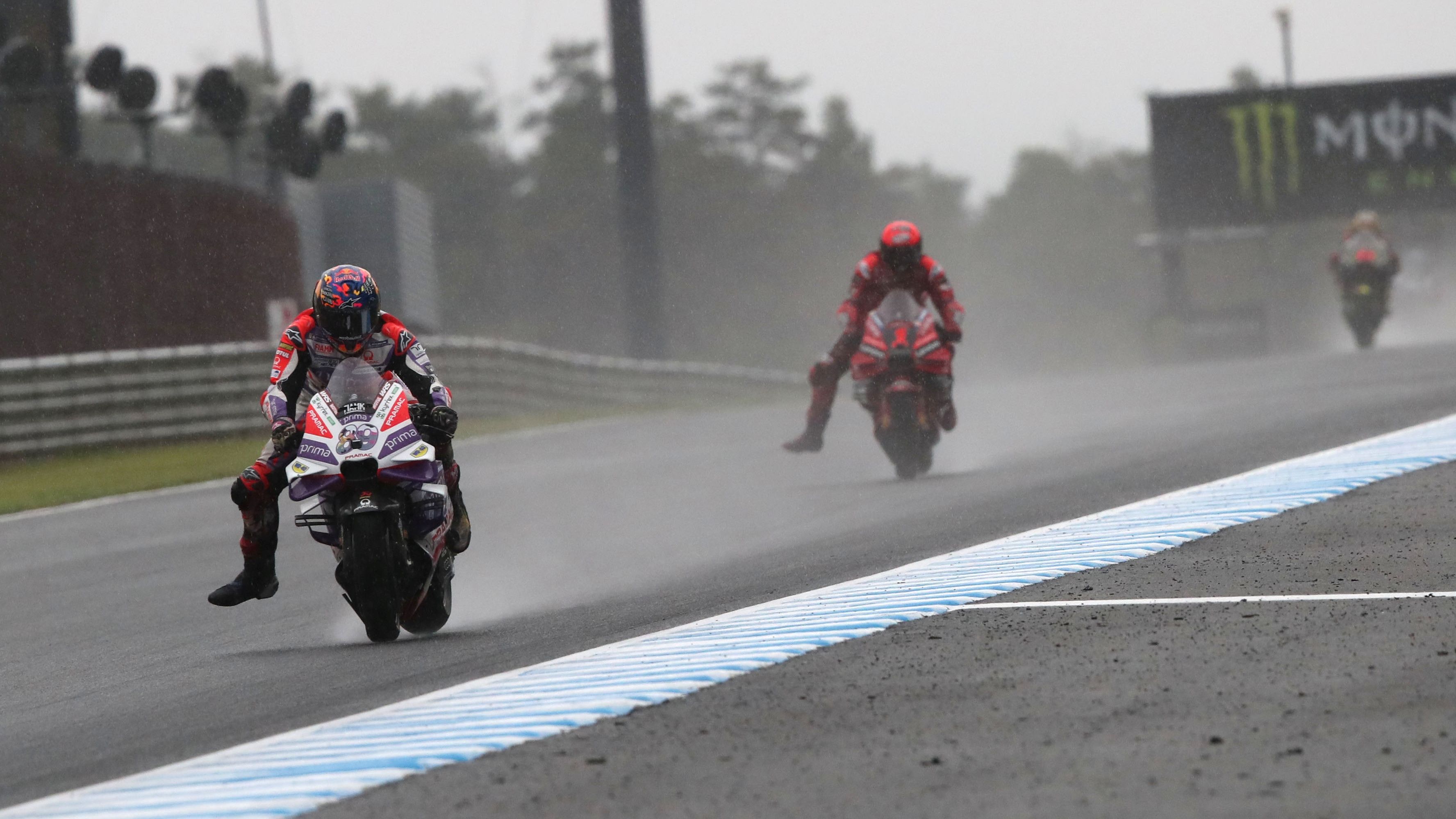 Jorge Martín se escapa de Pecco Bagnaia en lluvia, MotoGP Japón 2023