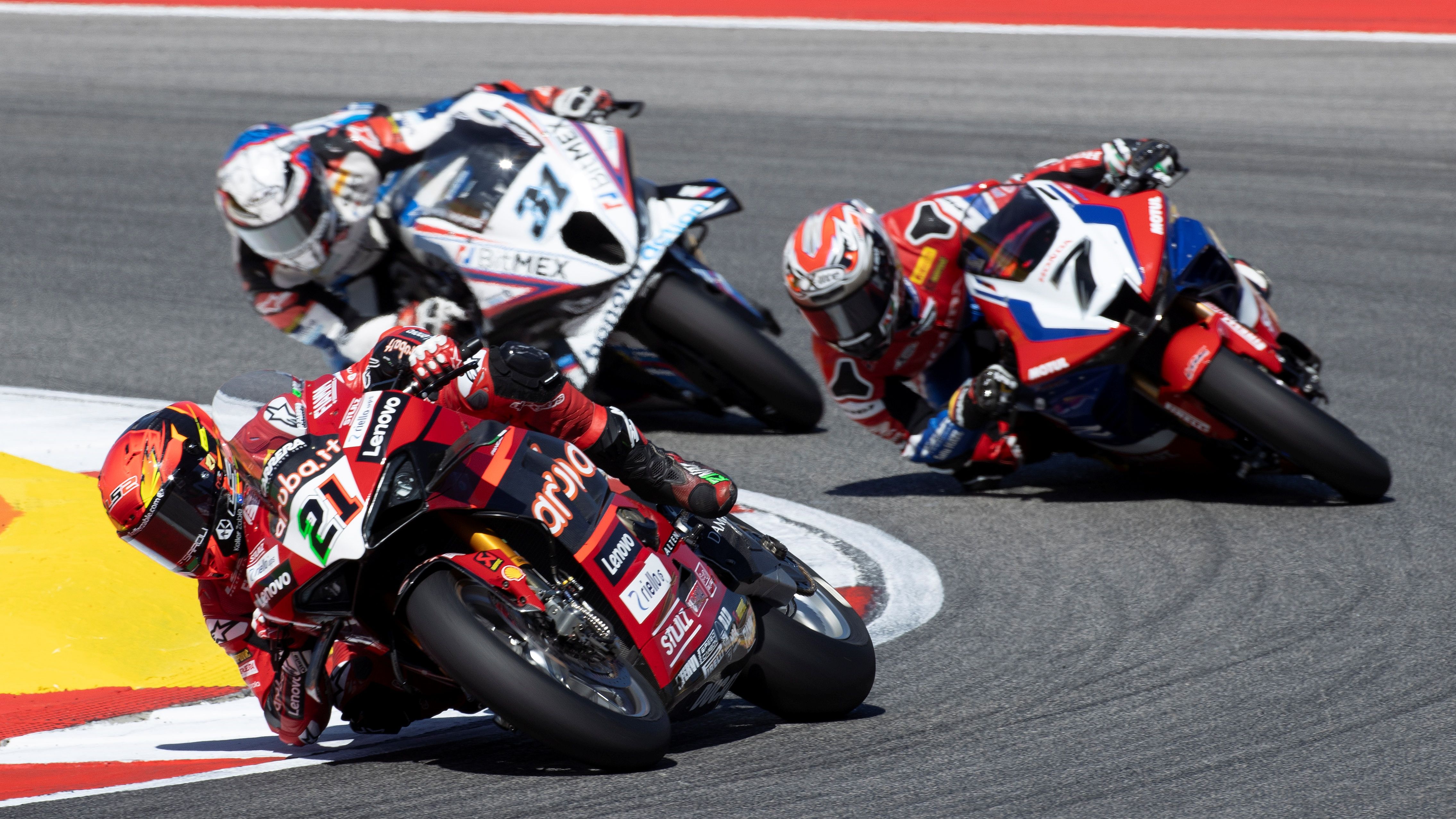 Michael Rinaldi delante de Iker Lecuona y Garrett Gerloff, WSBK Portimao 2023