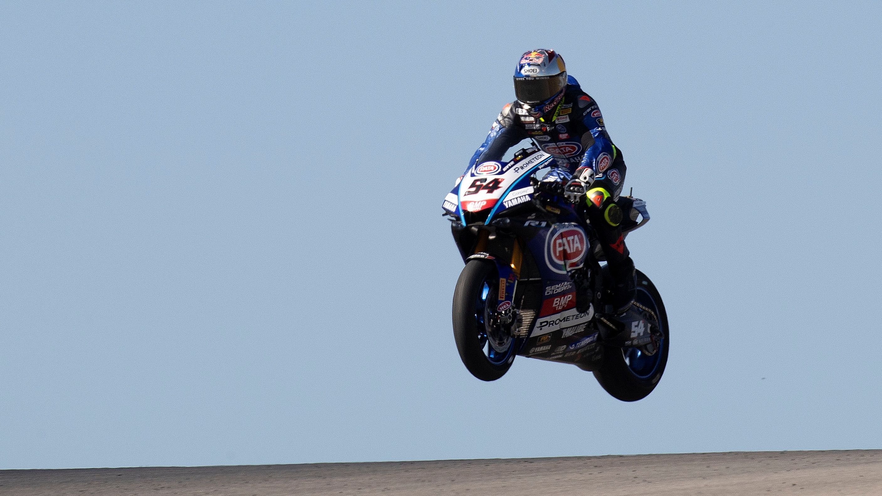 Toprak Razgatlioglu echando a volar, WSBK Portimao 2023
