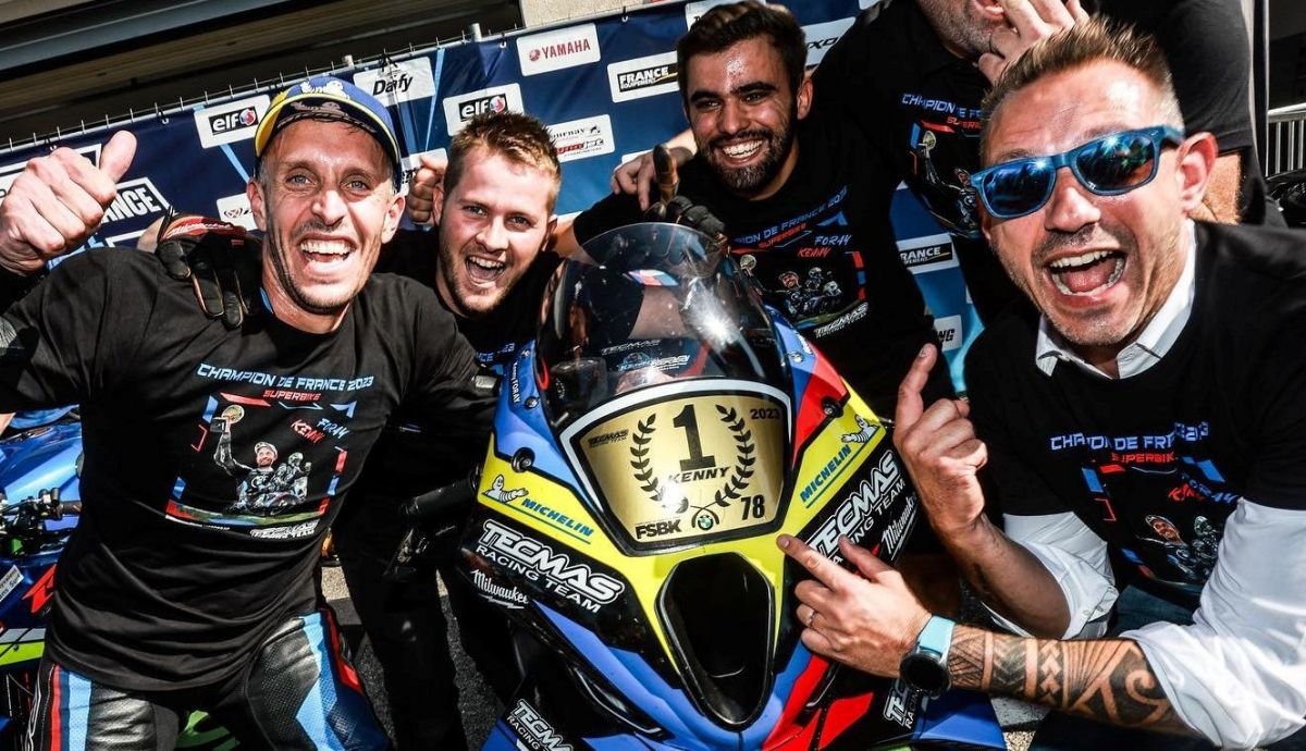 Kenny Foray festeja su título del FSBK Superbike 2023 Kenny Foray festeja su título del FSBK Superbike 2023