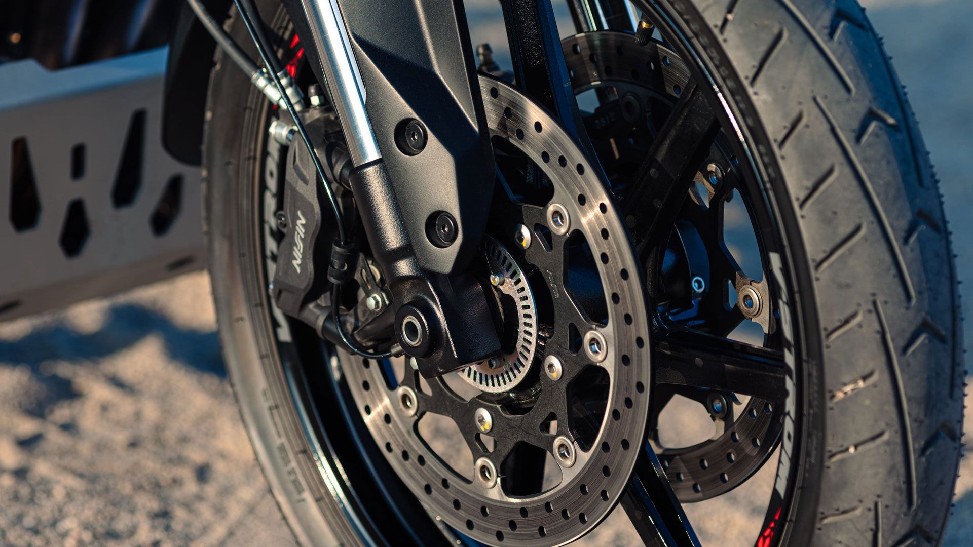 Suzuki V Strom 800 Tech 2023 Detalles (9)