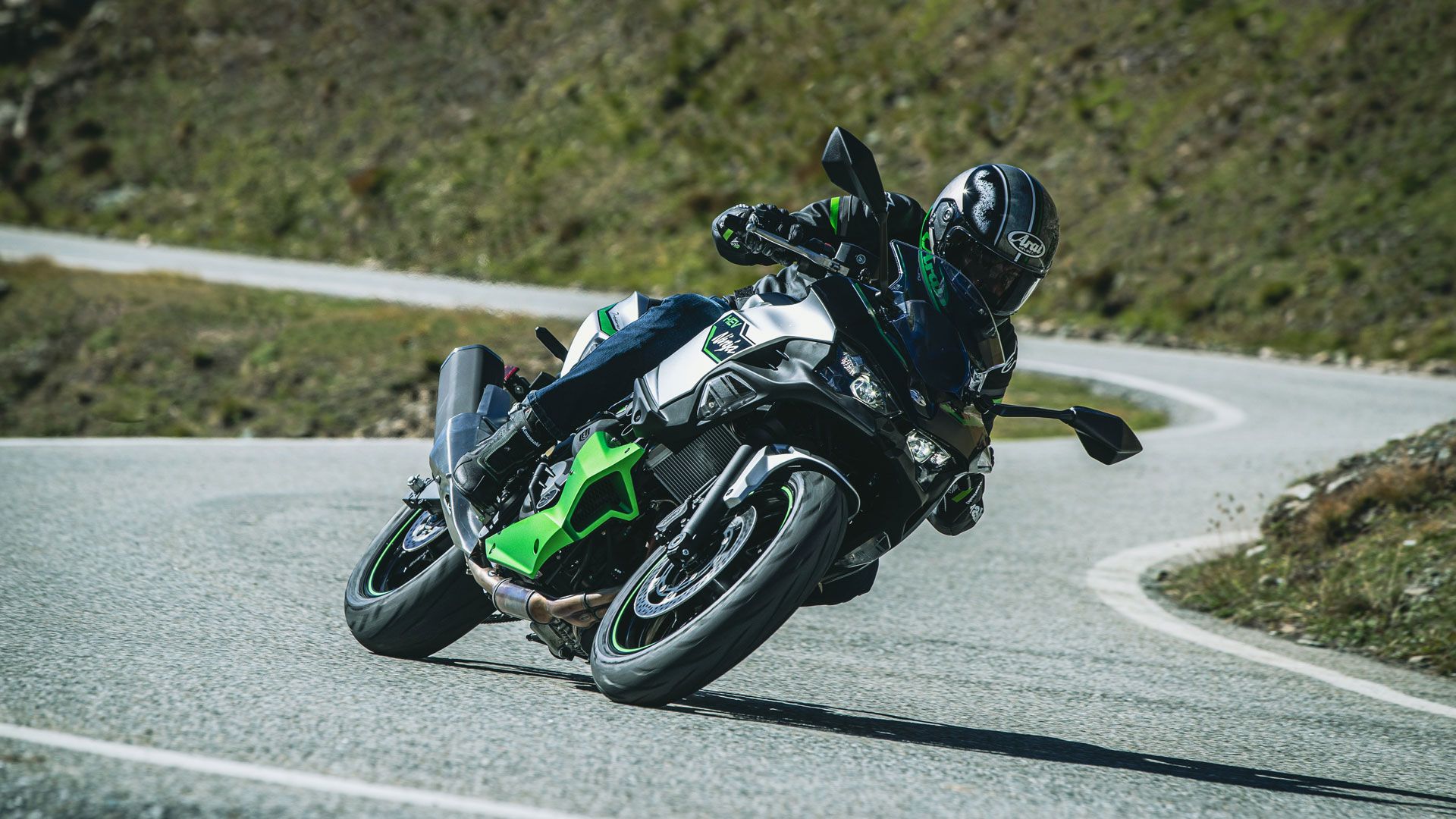 Kawasaki Ninja 7 HEV 2024 Accion (1)