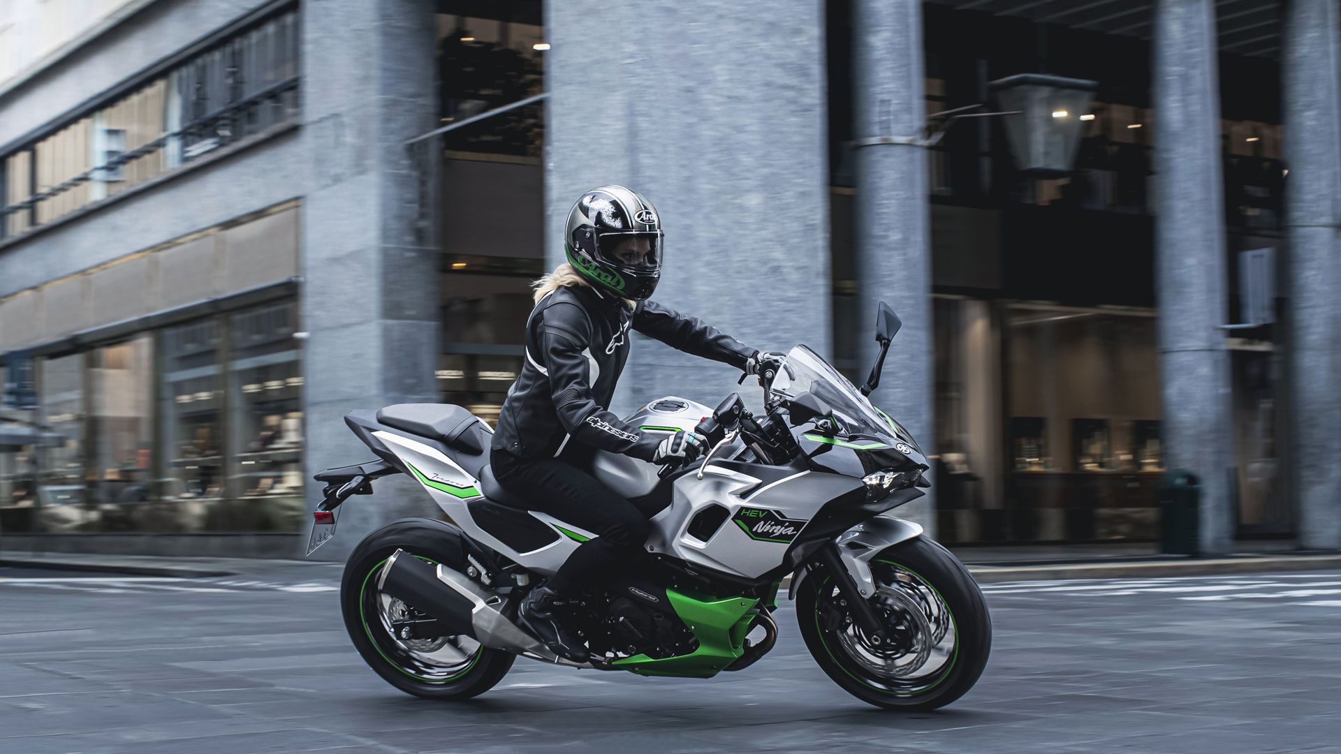 Kawasaki Ninja 7 HEV 2024 Accion (4)
