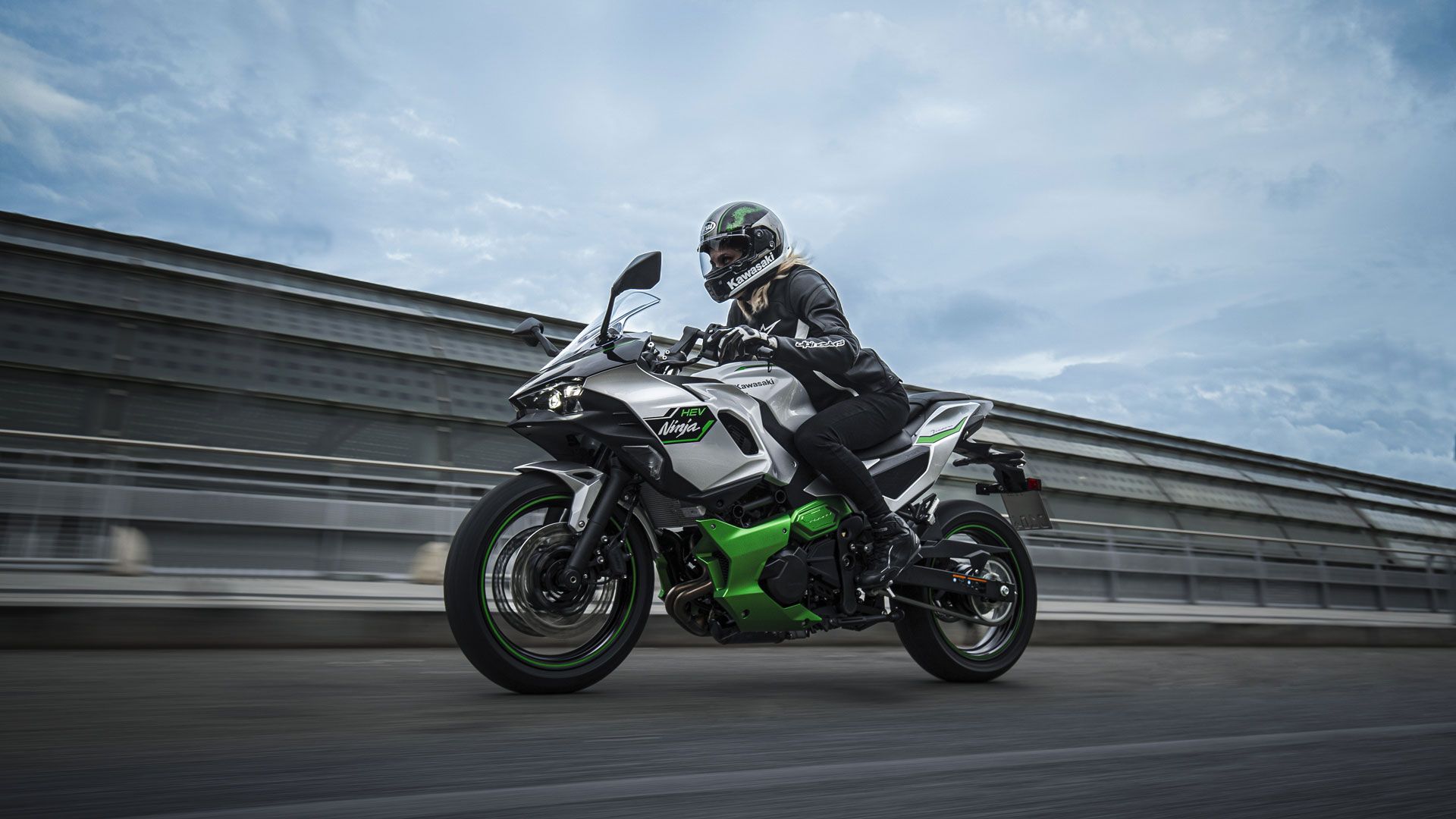 Kawasaki Ninja 7 HEV 2024 Accion (5)