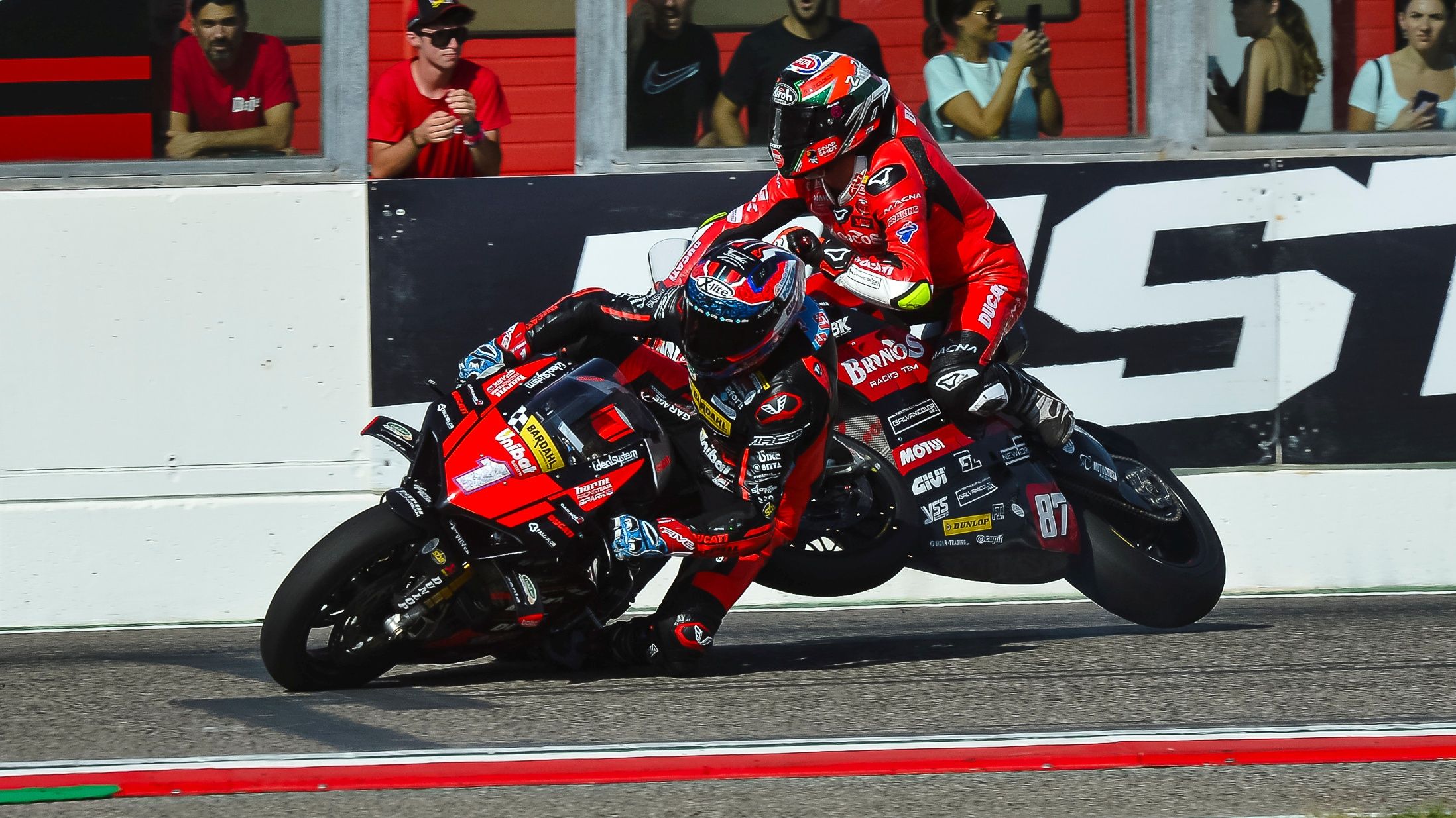 Lorenzo Zanetti y Michele Pirro se van por los suelos