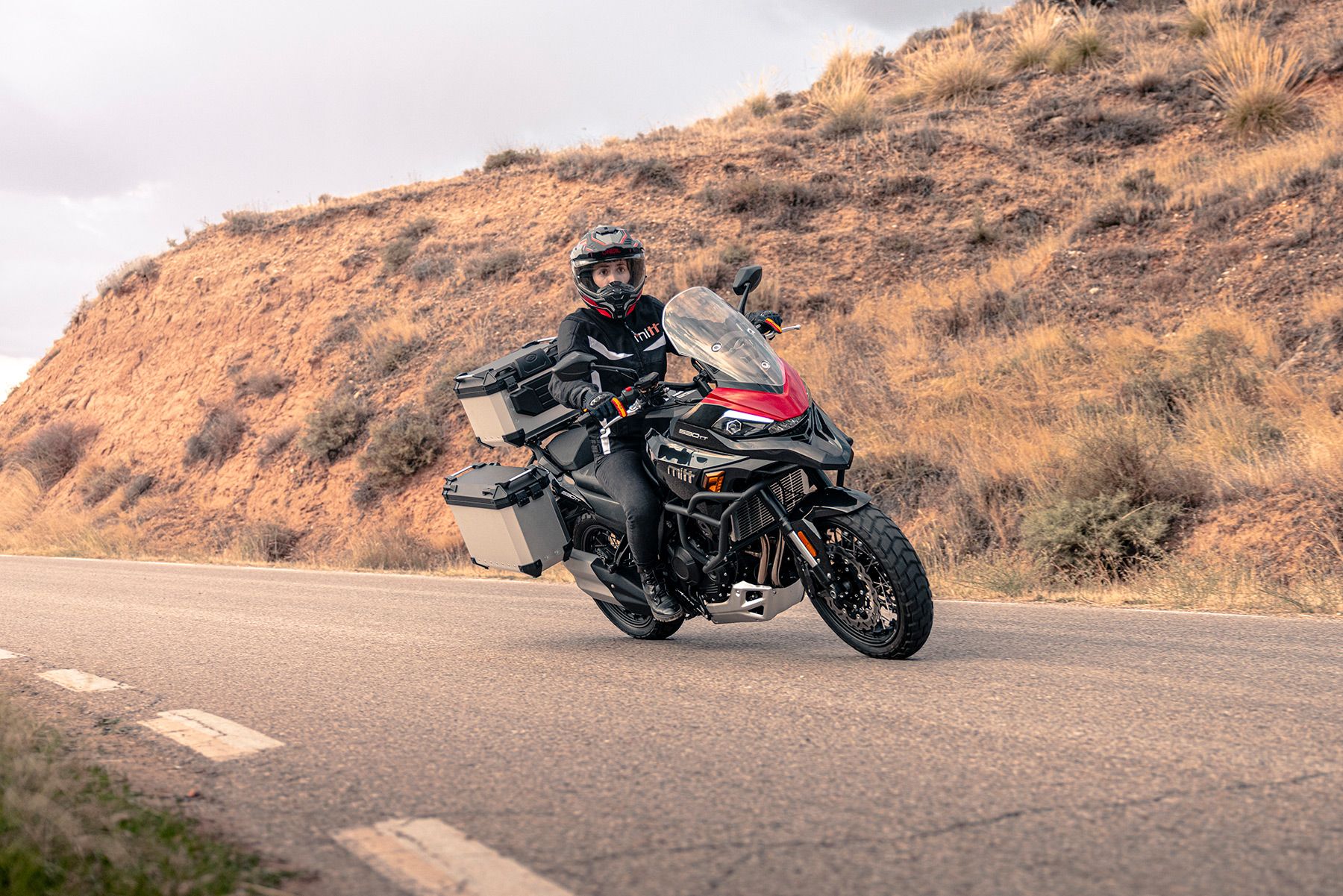 Mitt 530 TT Adventure accion (4)