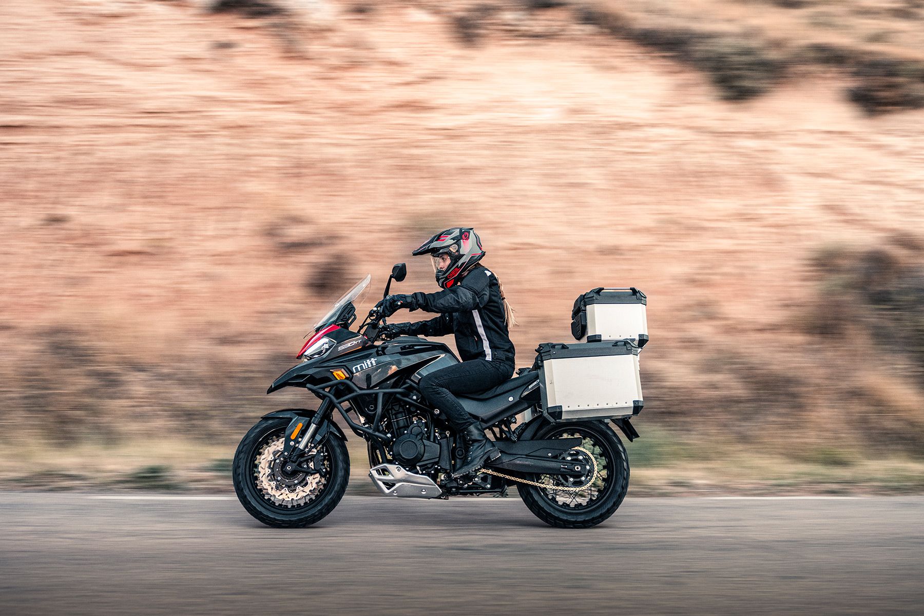 Mitt 530 TT Adventure accion (7)