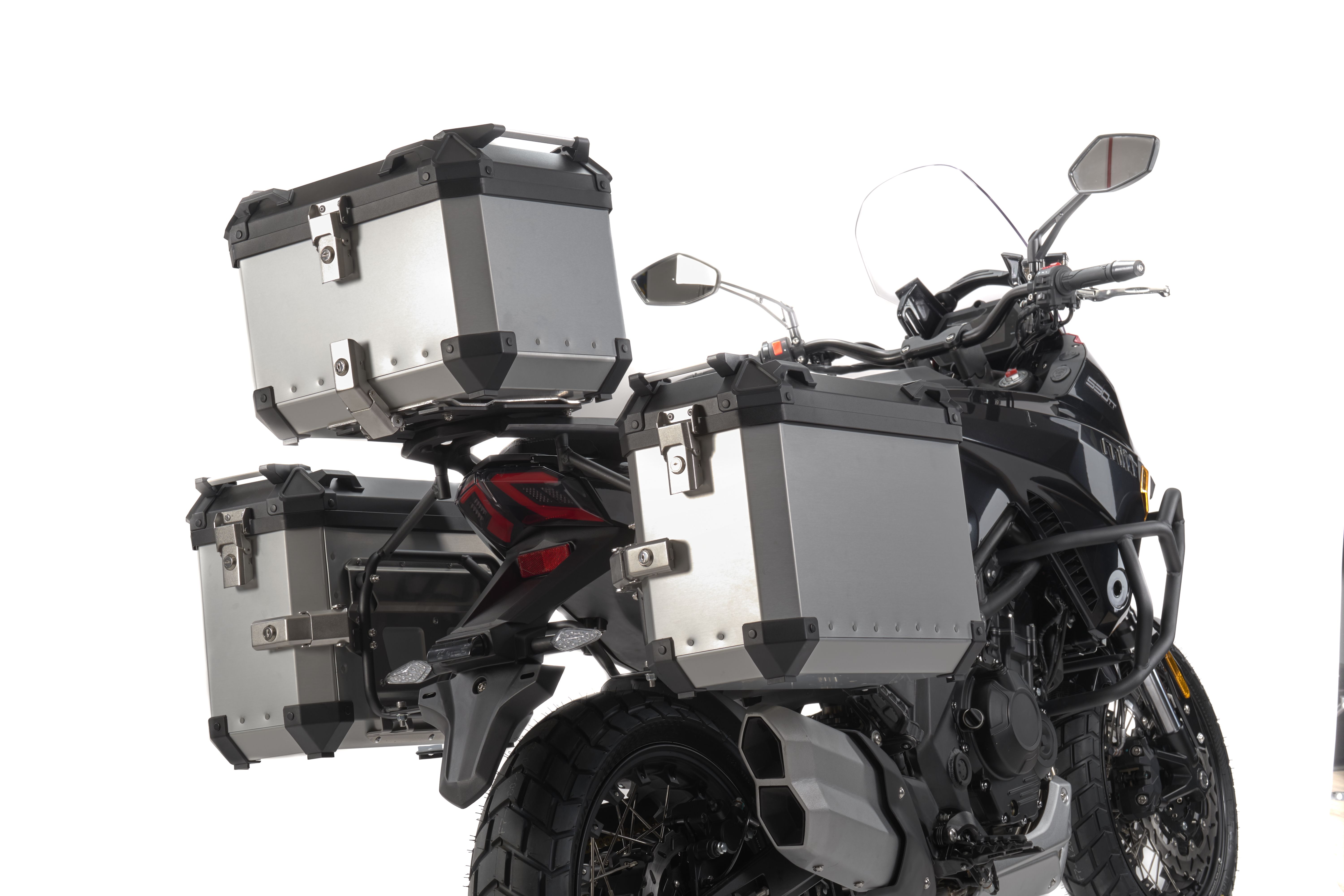 Mitt 530 TT Adventure estudio (2)
