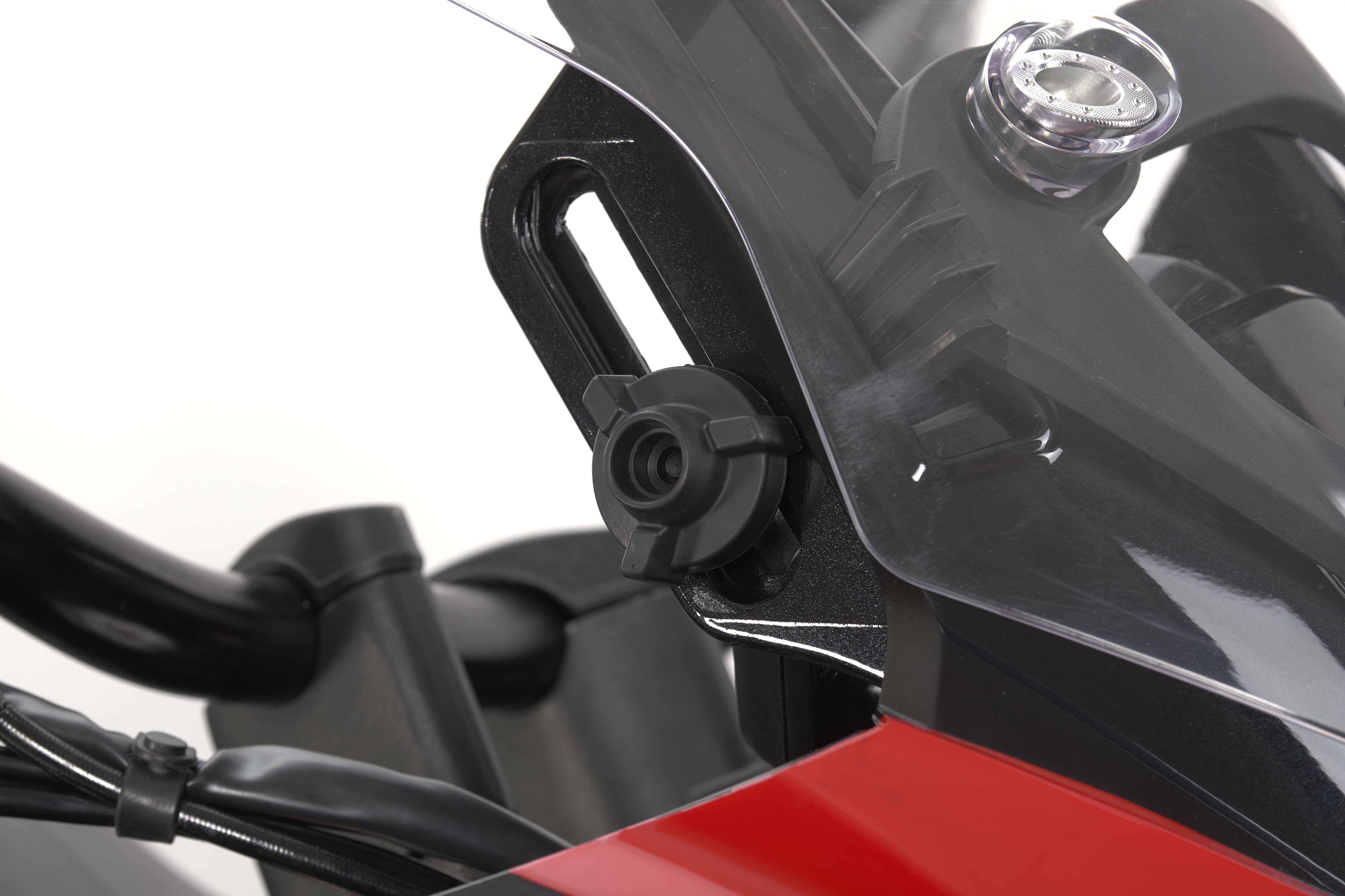 Mitt 530 TT Adventure estudio (13)