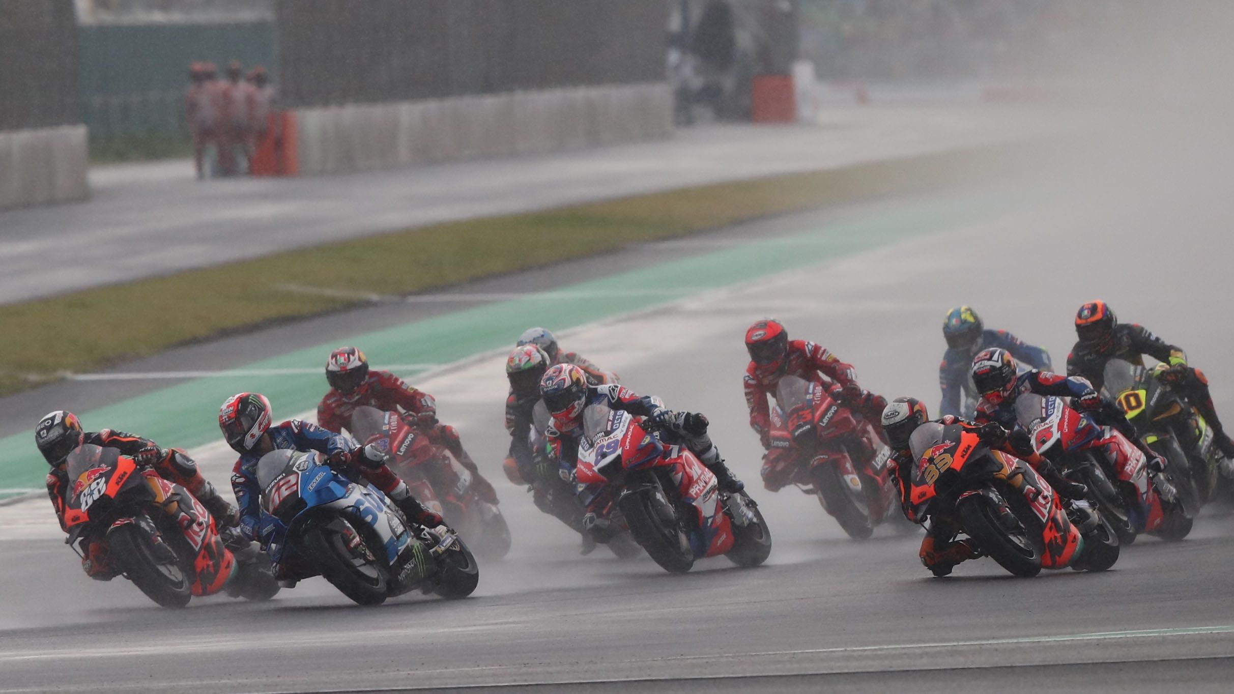 Salida de la última carrera de MotoGP en el GP de Indonesia en Mandalika
