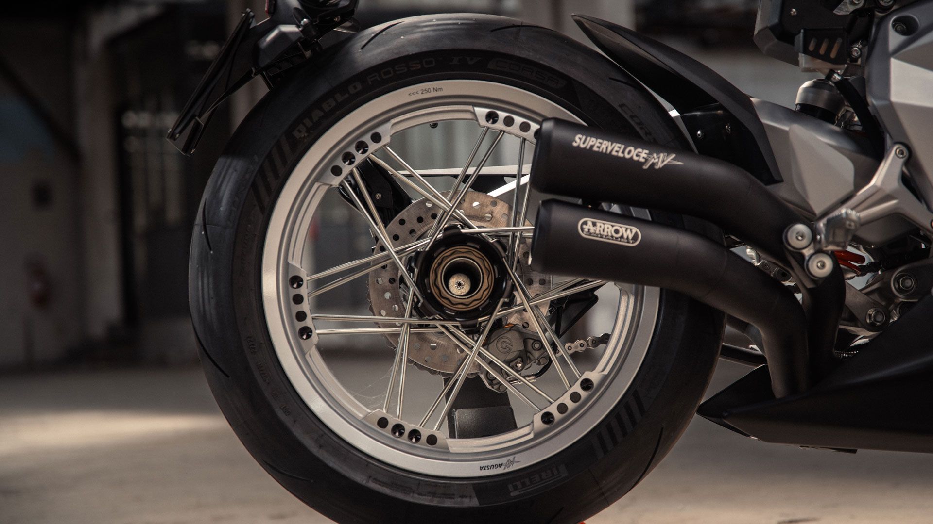 MV Agusta Superveloce 98 2024 Ambiente (18)