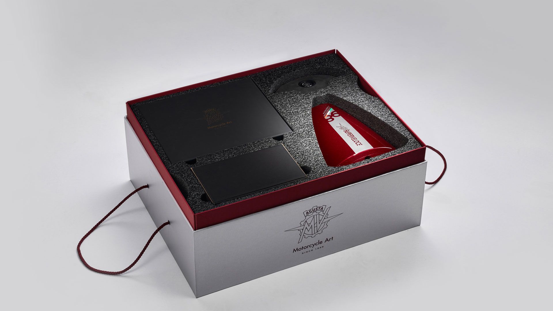 MV Agusta Superveloce 98 Racing Kit 2024 Caja (3)