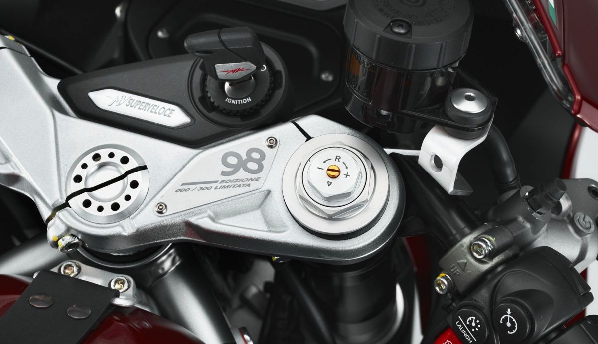 MV Agusta Superveloce 98 Estandar 2024 Detalles (27) MV Agusta Superveloce 98 Estandar 2024 Detalles (27)