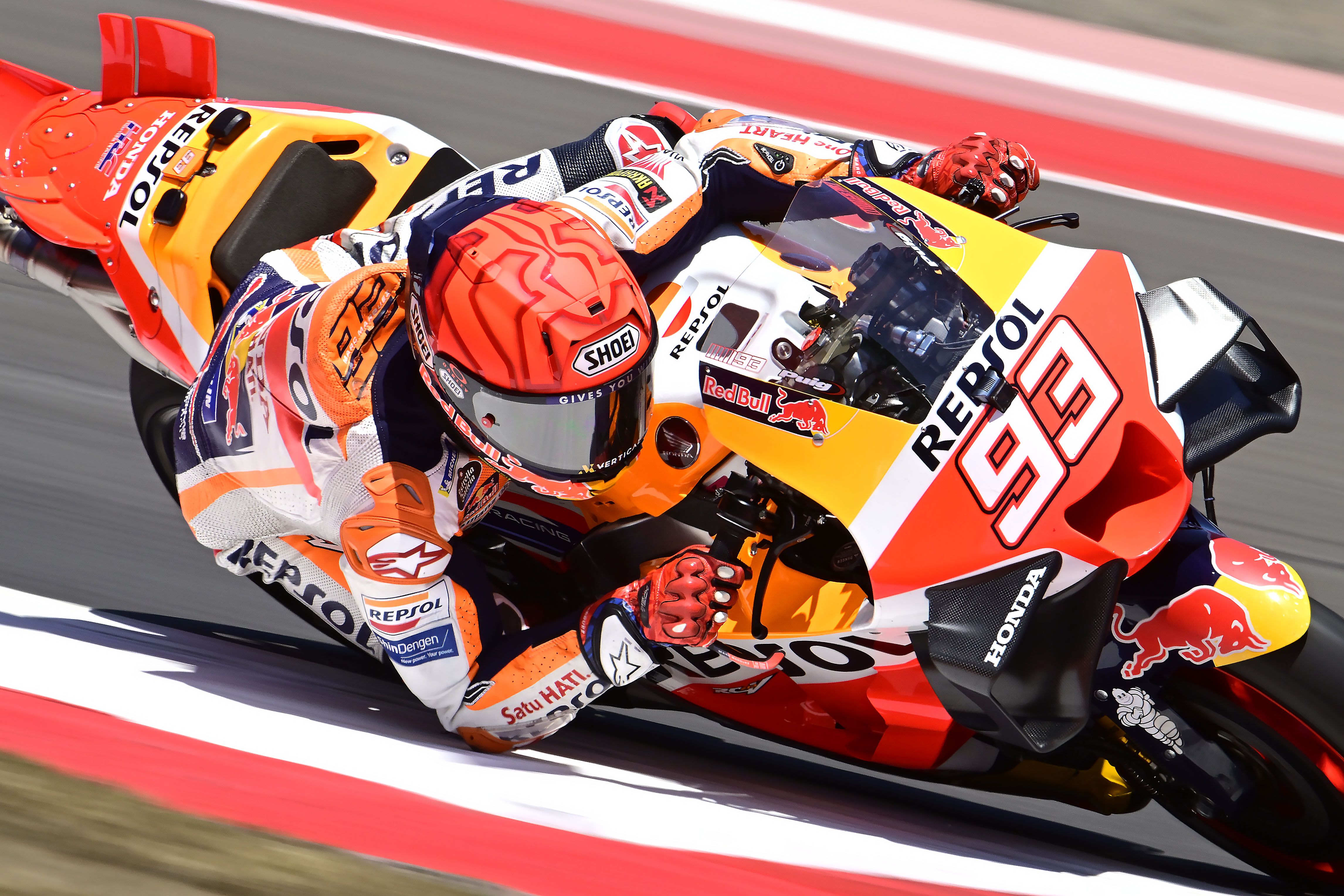 Marc Márquez se ha ido al suelo en la primera vuelta del sprint de Indonesia.