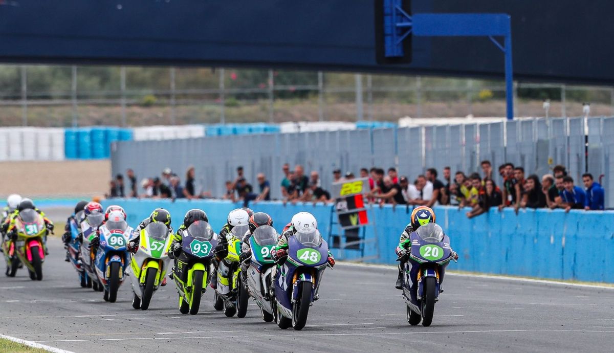 Iker Rodríguez bate a Andrés García por tres milésimas en Moto4 Iker Rodríguez bate a Andrés García por tres milésimas en Moto4