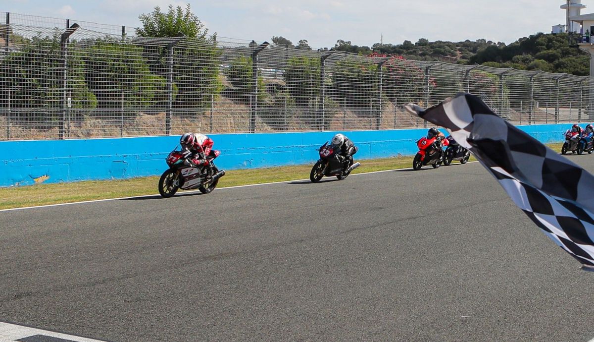Carlos Cano se impone en la primera carrera de PreMoto3 Carlos Cano se impone en la primera carrera de PreMoto3