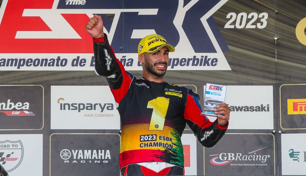 Ivo Lopes festeja su título del ESBK Superbike 2023 Ivo Lopes festeja su título del ESBK Superbike 2023