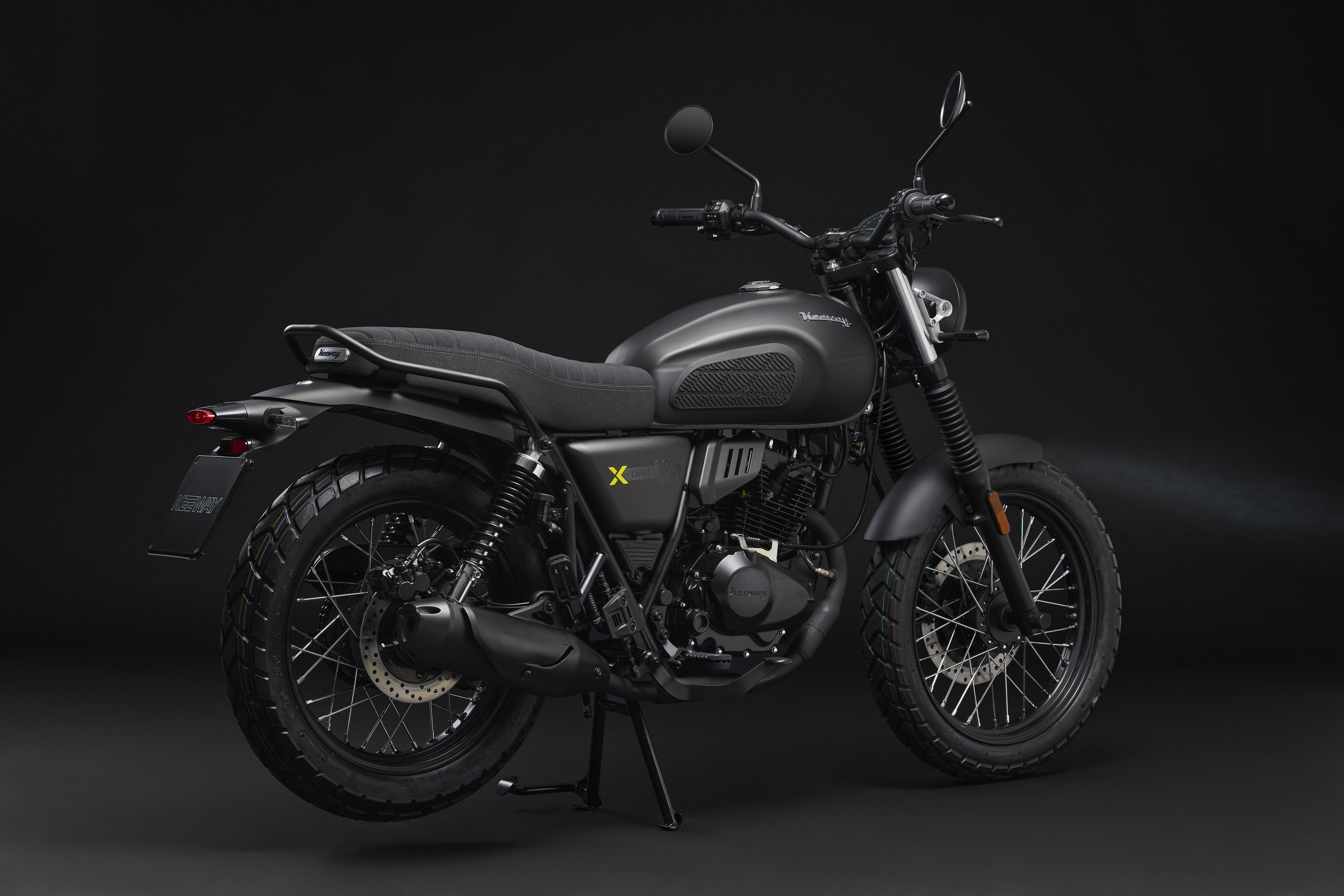 Keeway x Light 125 estatica (1)