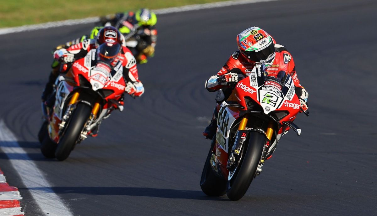 Glenn Irwin se impone ante Tommy Bridewell y Kyle Ryde Glenn Irwin se impone ante Tommy Bridewell y Kyle Ryde