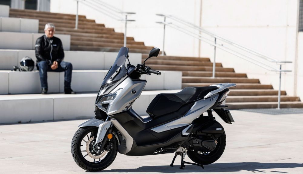 voge sr1 2023 accion 4 1 1000x575