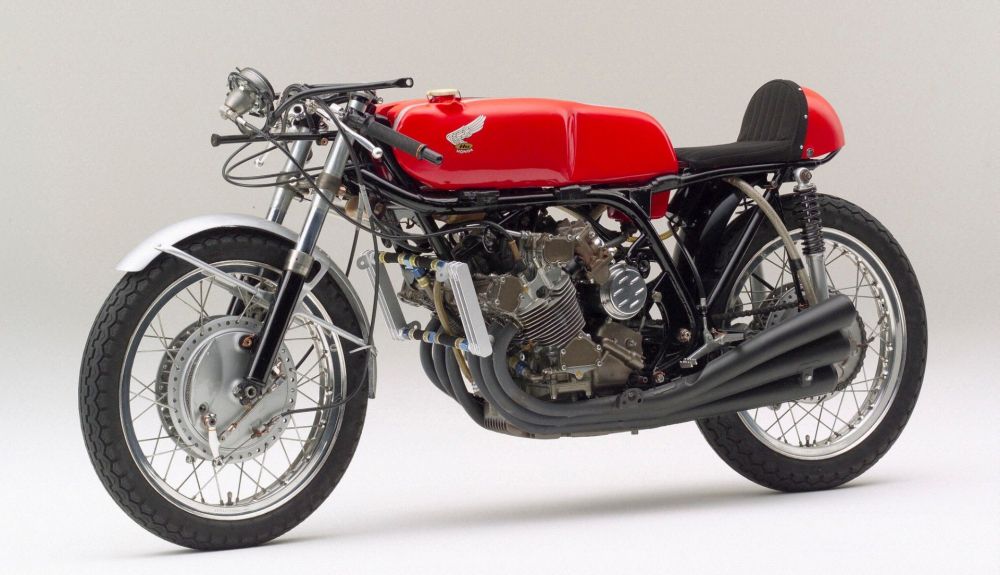Honda RC 166.