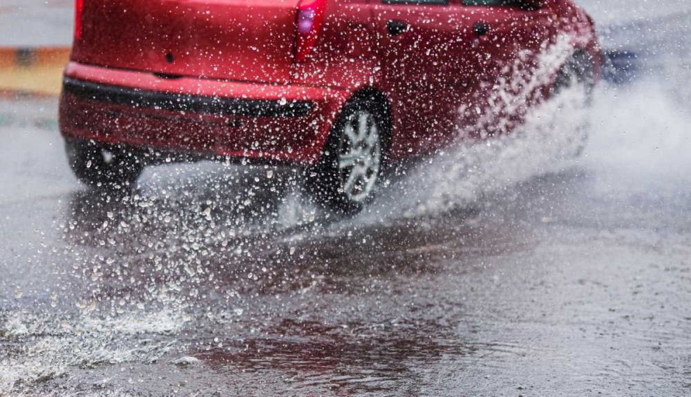 El aviso de la DGT para conducir estos días con fuertes lluvias y alerta roja por inundaciones El aviso de la DGT para conducir estos días con fuertes lluvias y alerta roja por inundaciones