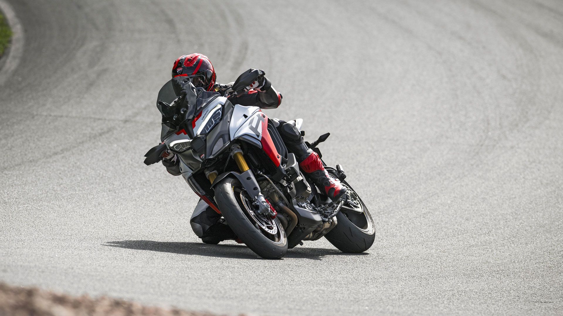 Ducati Multistrada V4 RS 2024 accion (1)