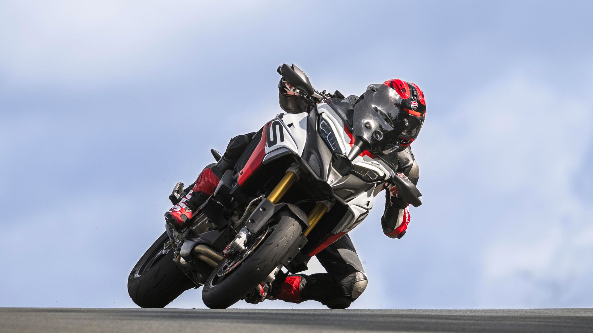 Ducati Multistrada V4 RS 2024 accion (2)