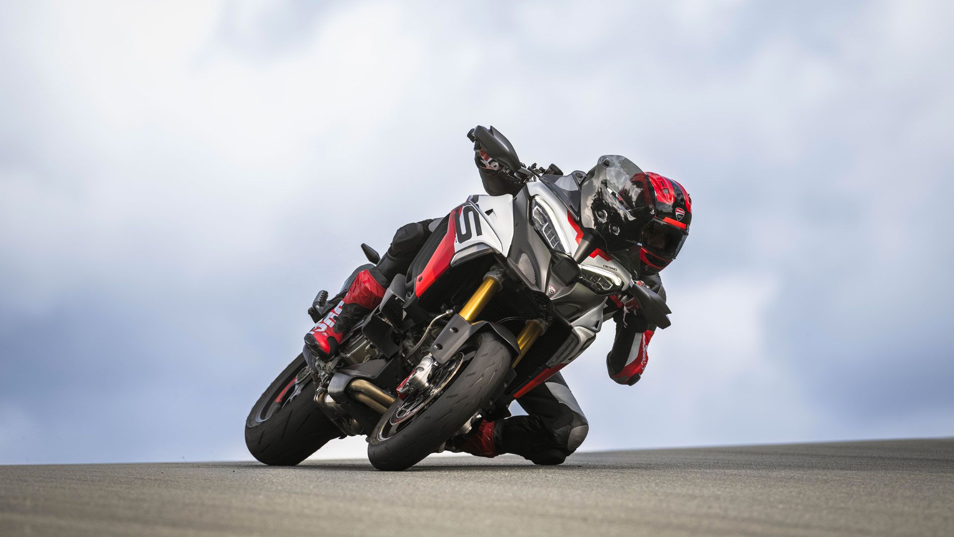 Ducati Multistrada V4 RS 2024 accion (3)