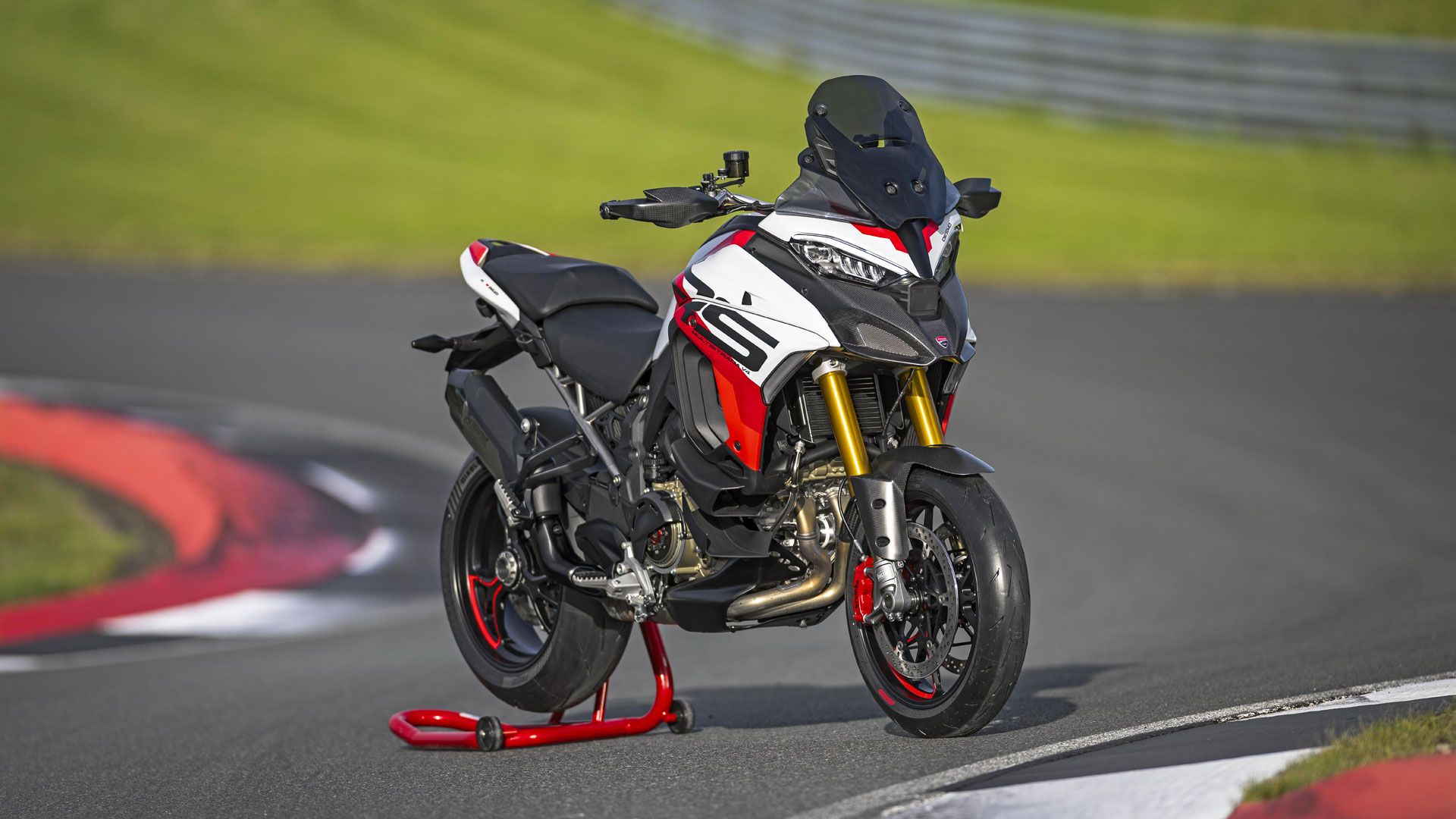Ducati Multistrada V4 RS 2024 accion (6)