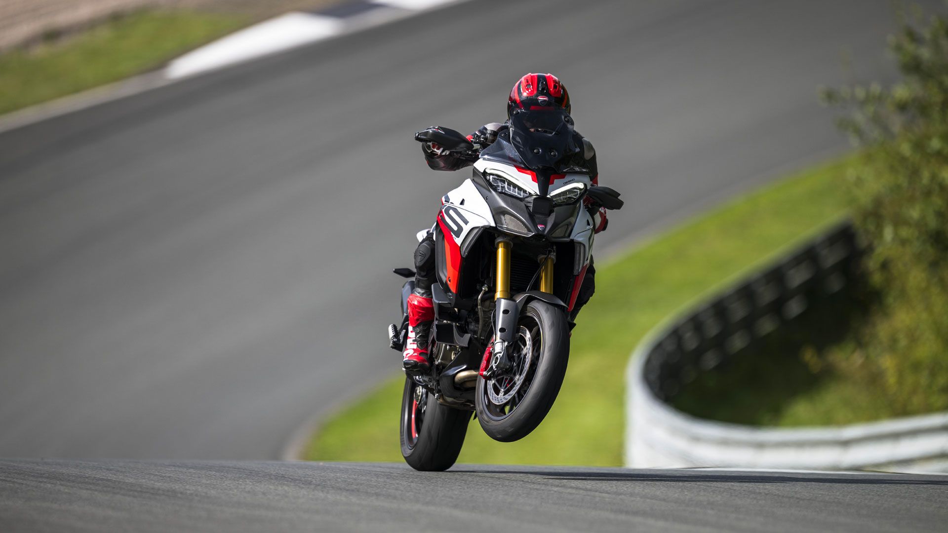 Ducati Multistrada V4 RS 2024 accion (8)