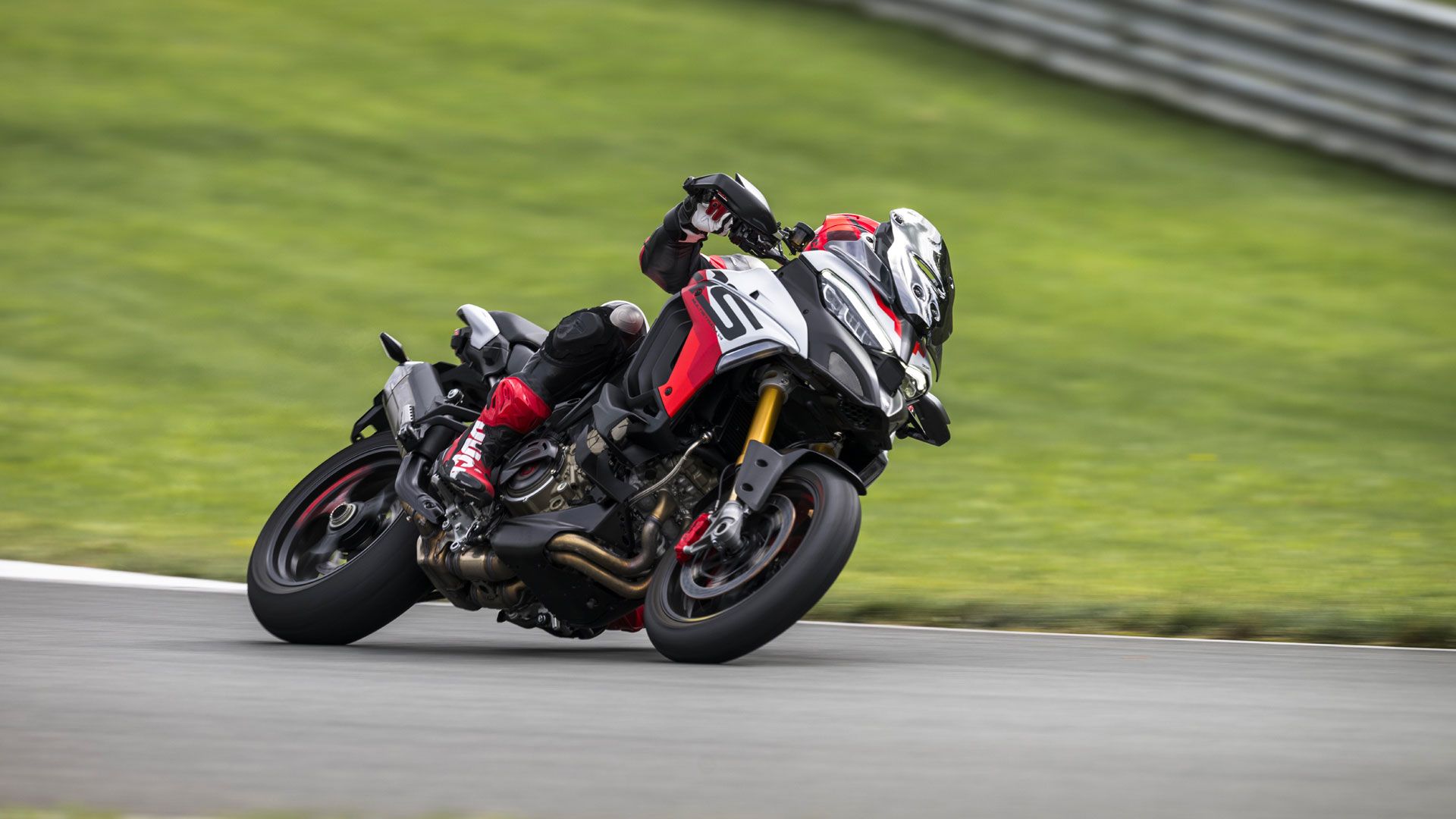 Ducati Multistrada V4 RS 2024 accion (10)