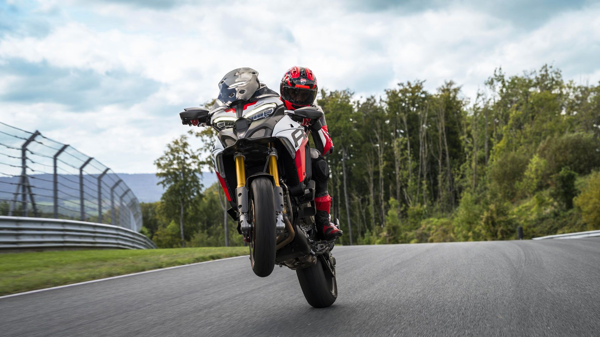 Ducati Multistrada V4 RS 2024 accion (12)