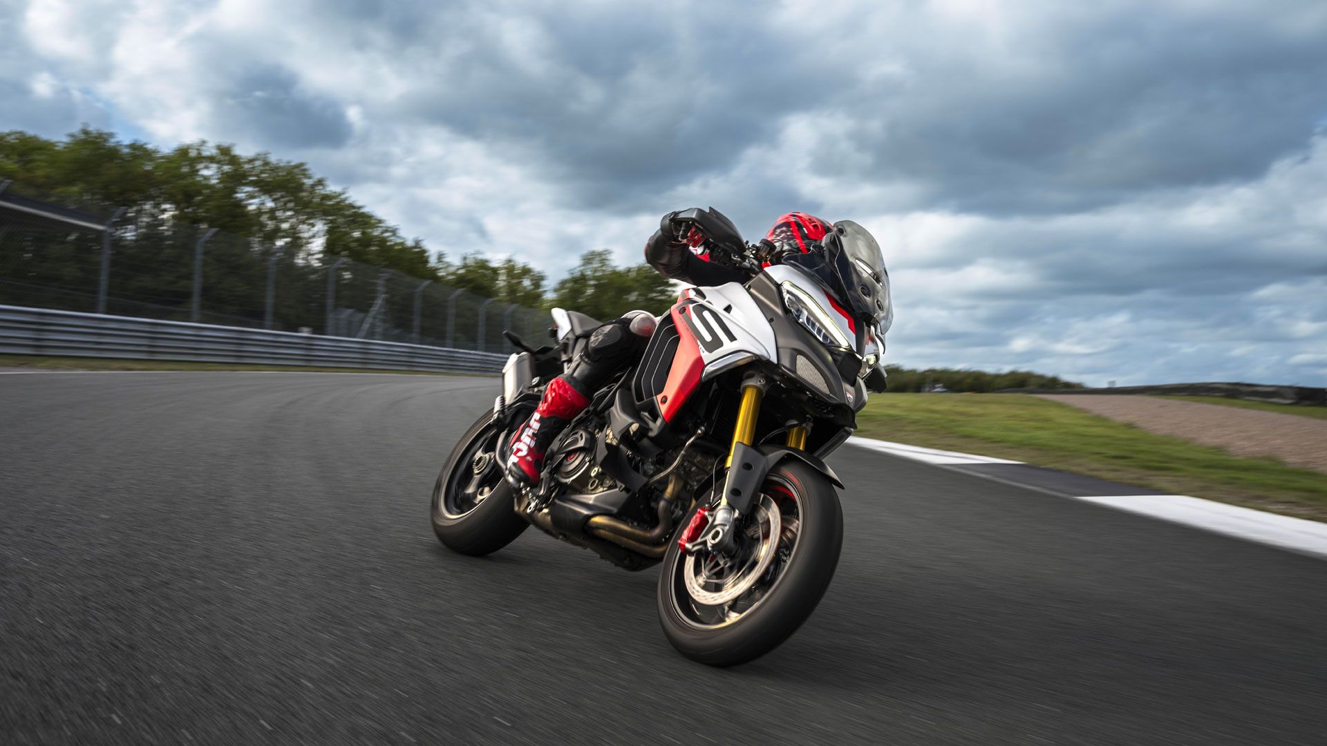 Ducati Multistrada V4 RS 2024 accion (13)