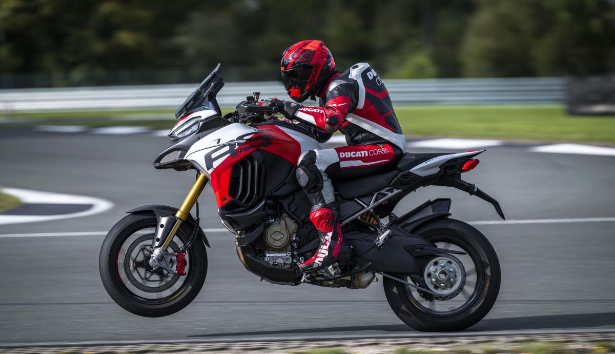 Ducati Multistrada V4 RS 2024 accion (5) Ducati Multistrada V4 RS 2024 accion (5)