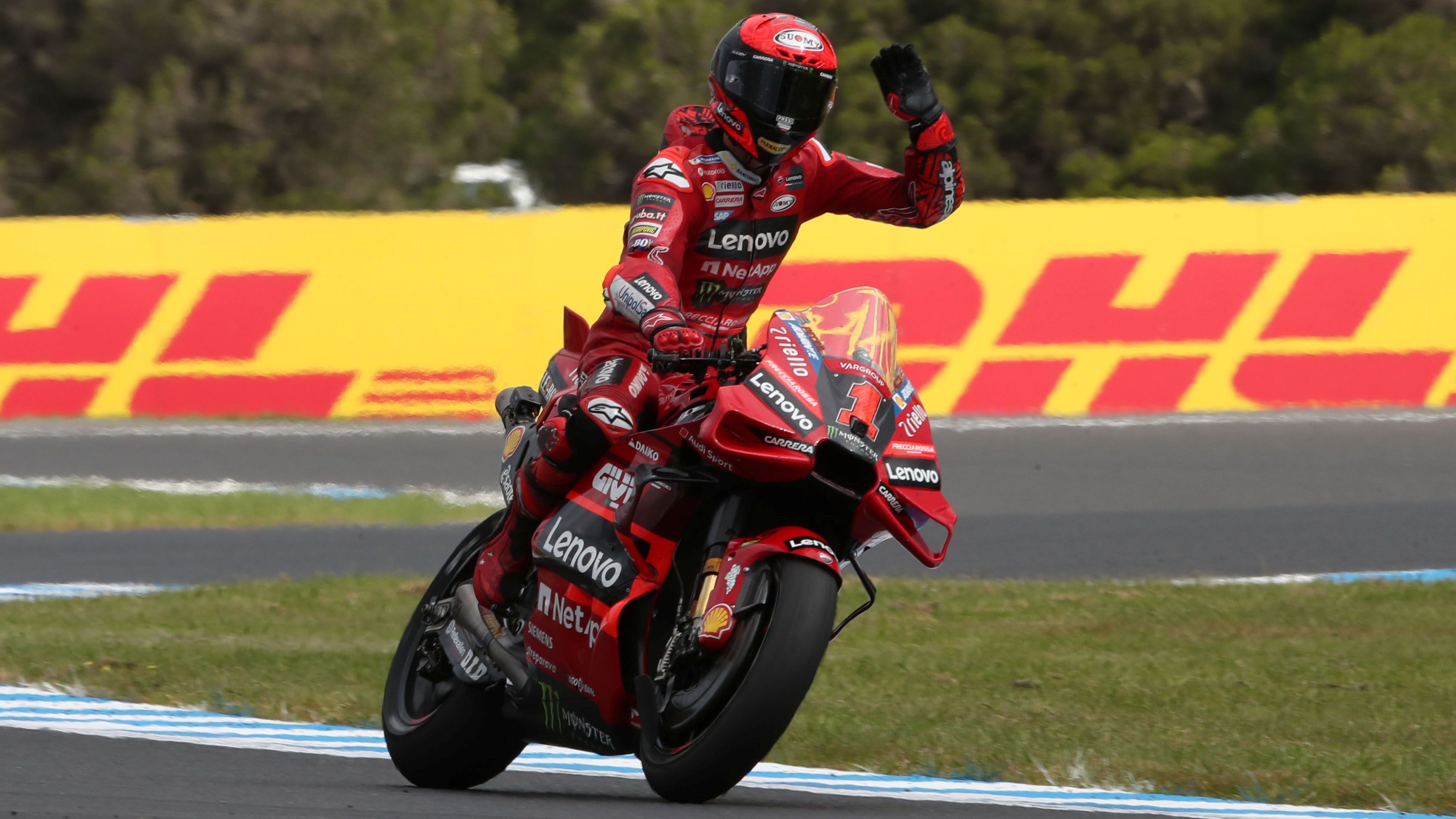 Pecco Bagnaia festeja el segundo puesto en Australia