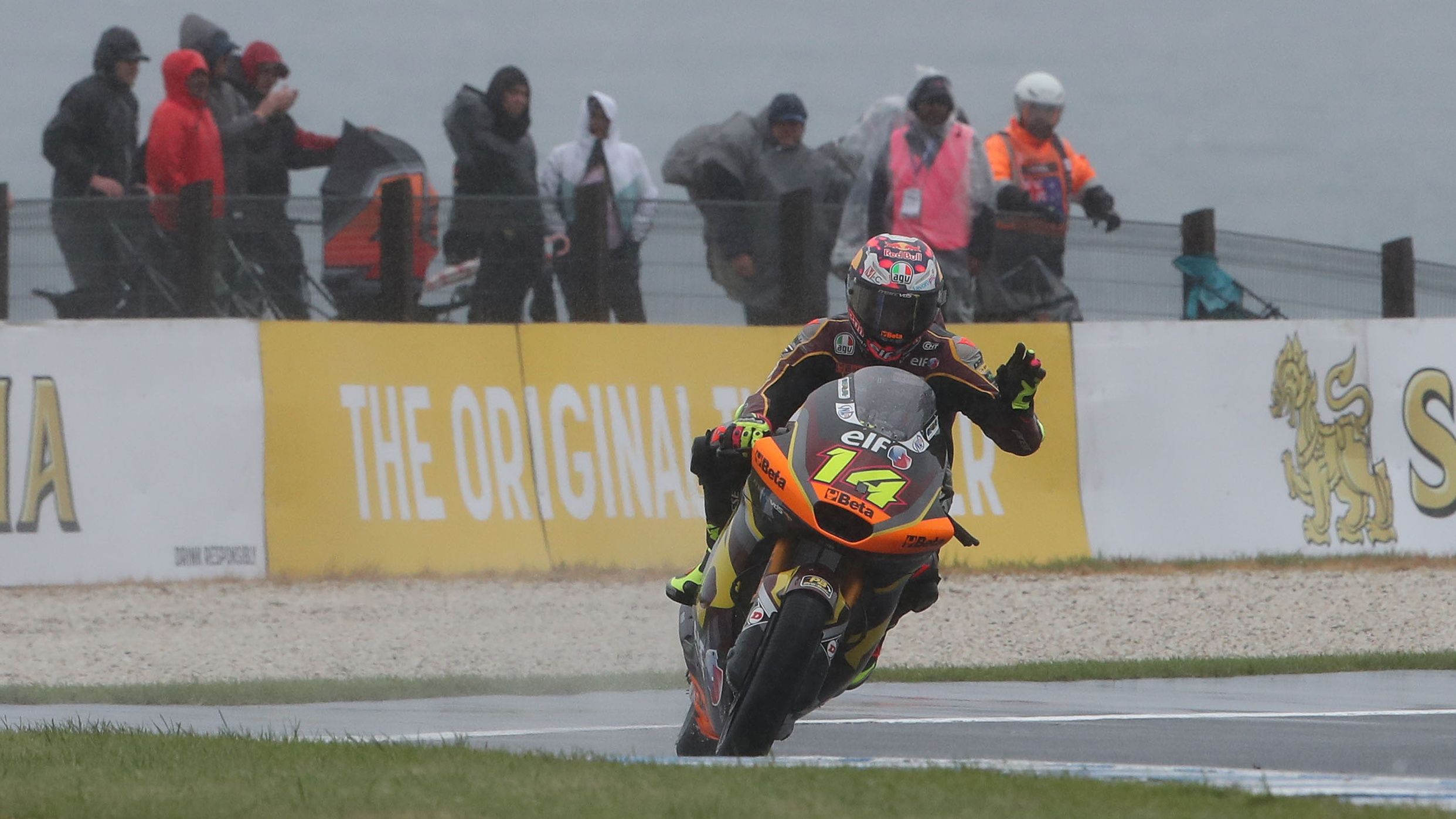 Tony Arbolino ha ganado una difícil carrera en Phillip Island