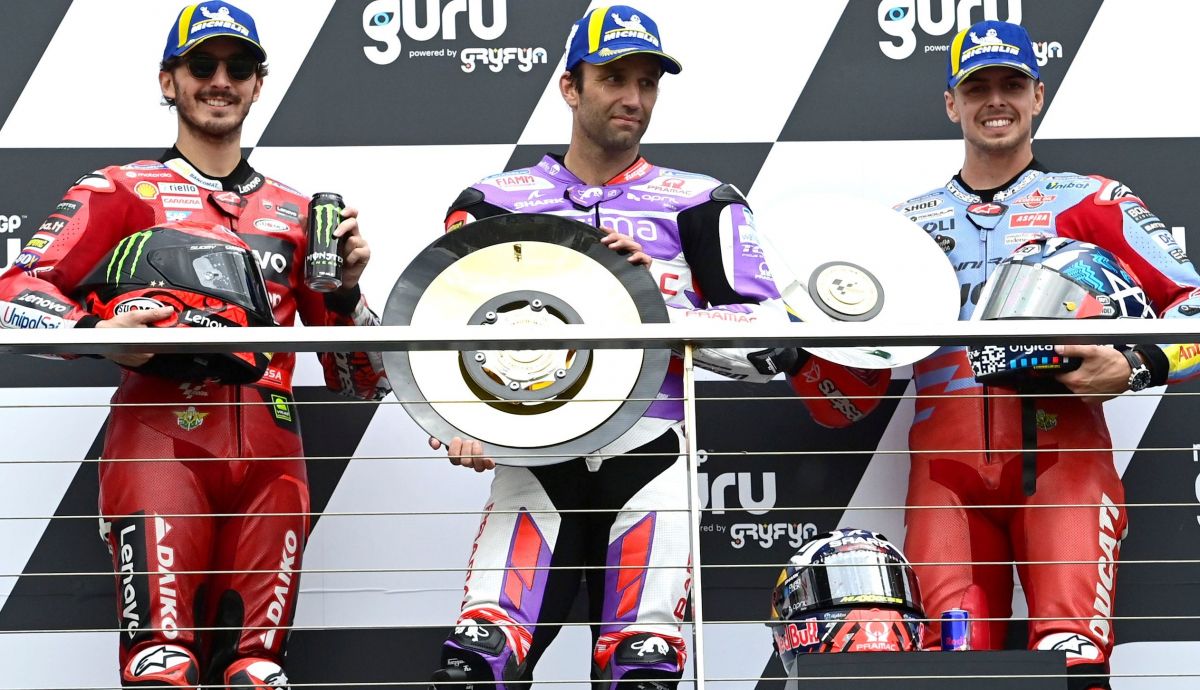Johann Zarco, Pecco Bagnaia y Fabio Di Giannantonio en el podio del GP de Australia de MotoGP 2023 en Phillip Island Johann Zarco, Pecco Bagnaia y Fabio Di Giannantonio en el podio del GP de Australia de MotoGP 2023 en Phillip Island
