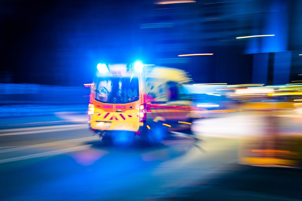 Qué hacer cuando viene una ambulancia y vas en la moto