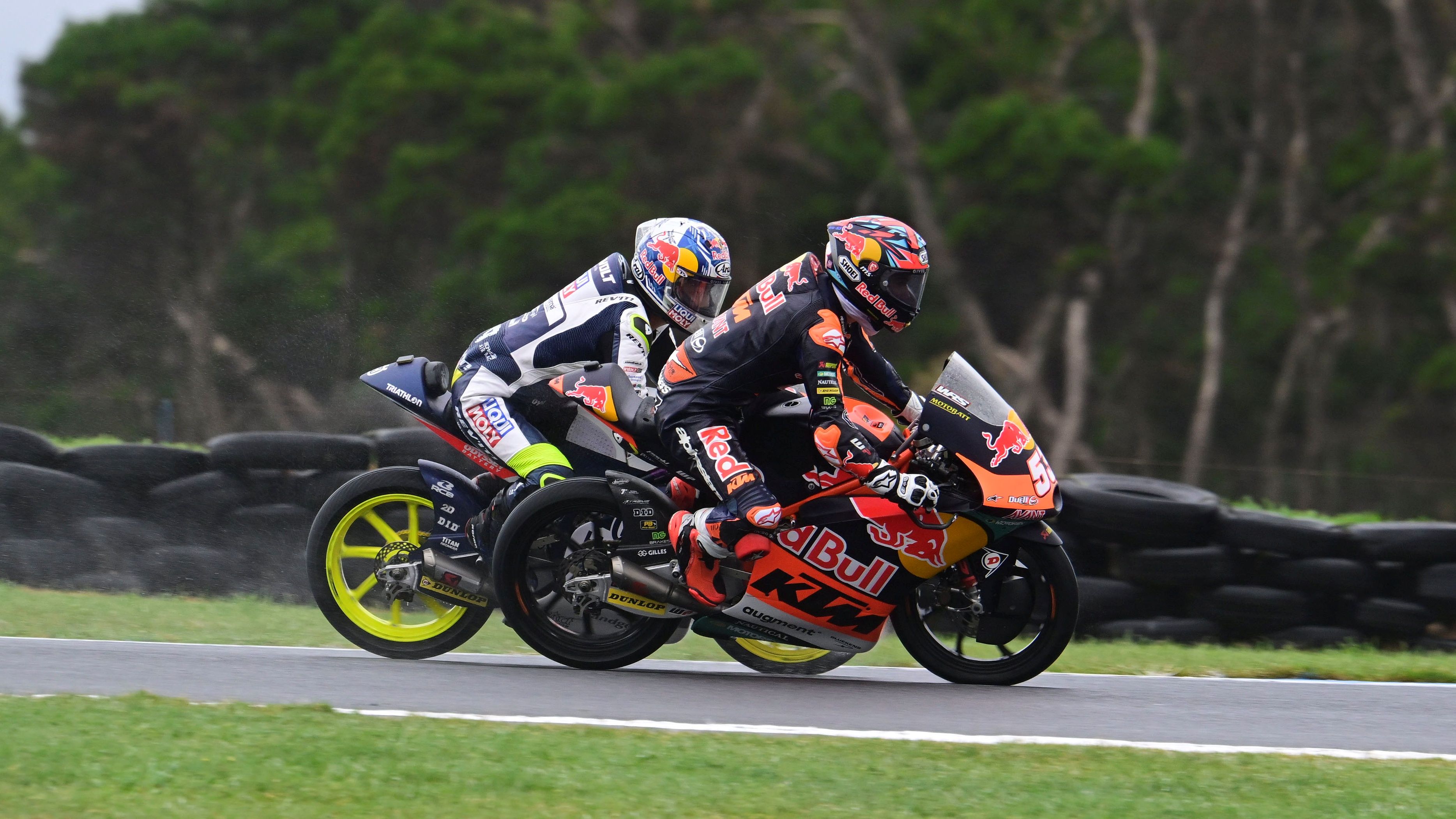 Deniz Oncu pasa a Ayumu Sasaki en Lukey Heights para ganar, Moto3 Phillip Island 2023