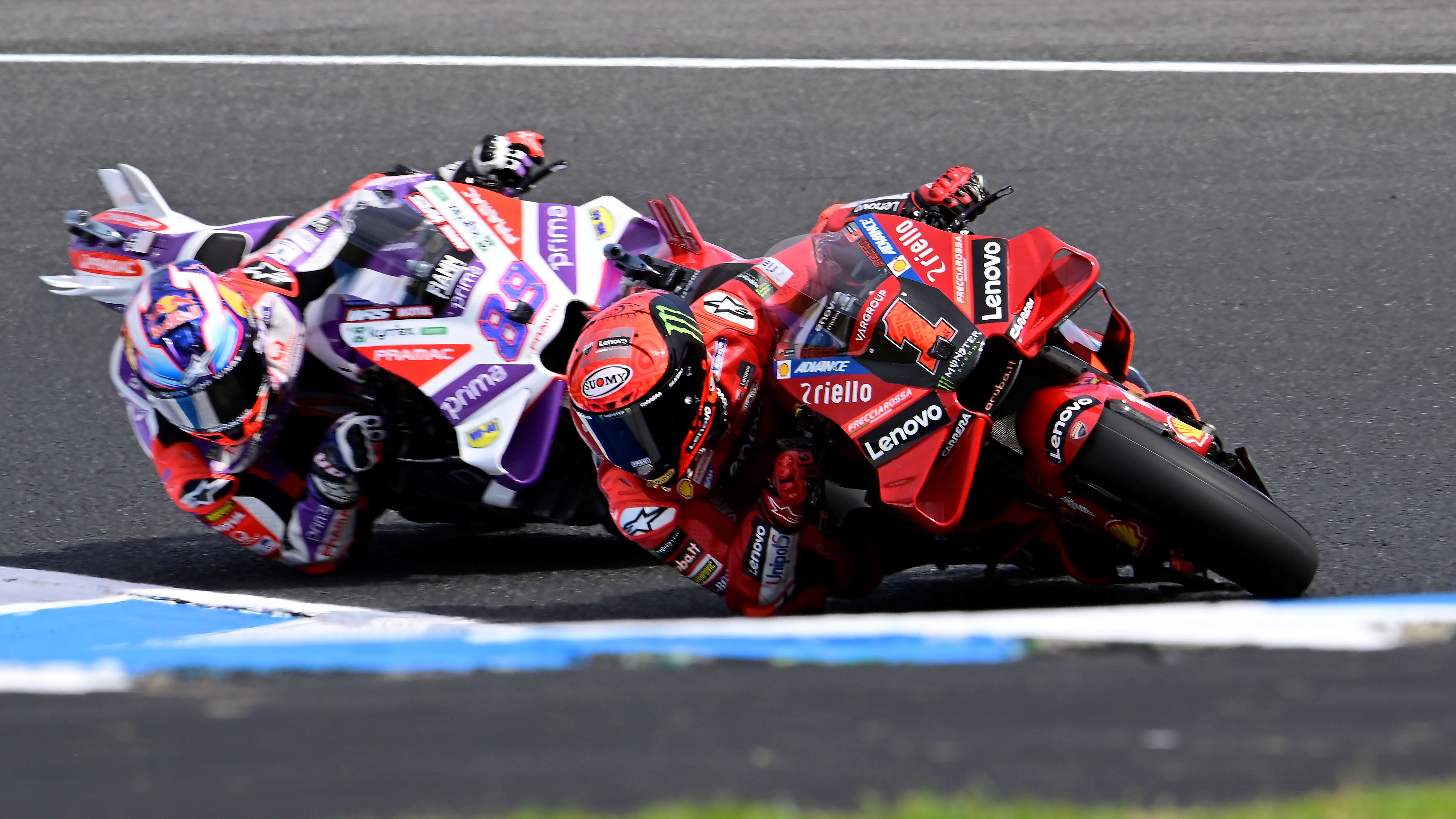 Pecco Bagnaia con Jorge Martín totalmente pegado, MotoGP Phillip Island 2023