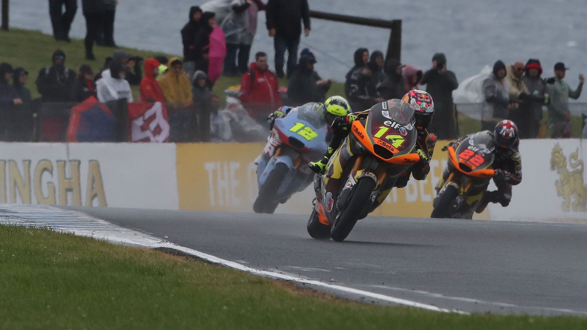 Tony Arbolino perseguido por Filip Salac y Sam Lowes, MotoGP Phillip Island 2023