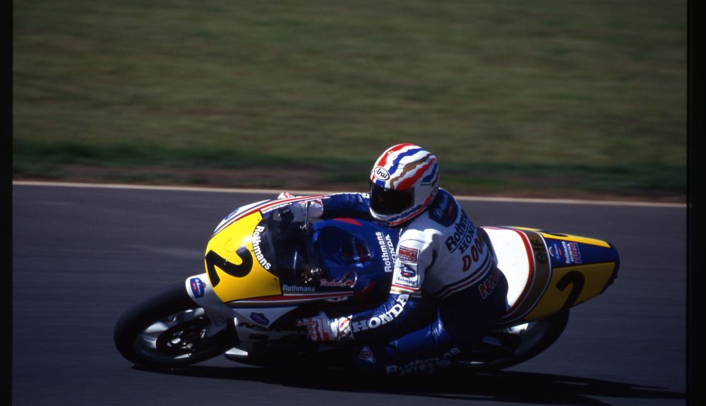 Mick Doohan y la primera Honda NSR500 Big Bang.