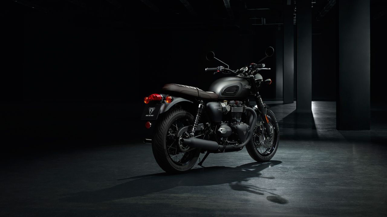 Triumph Bonneville T120 Black Silver Stealth Edition 2024